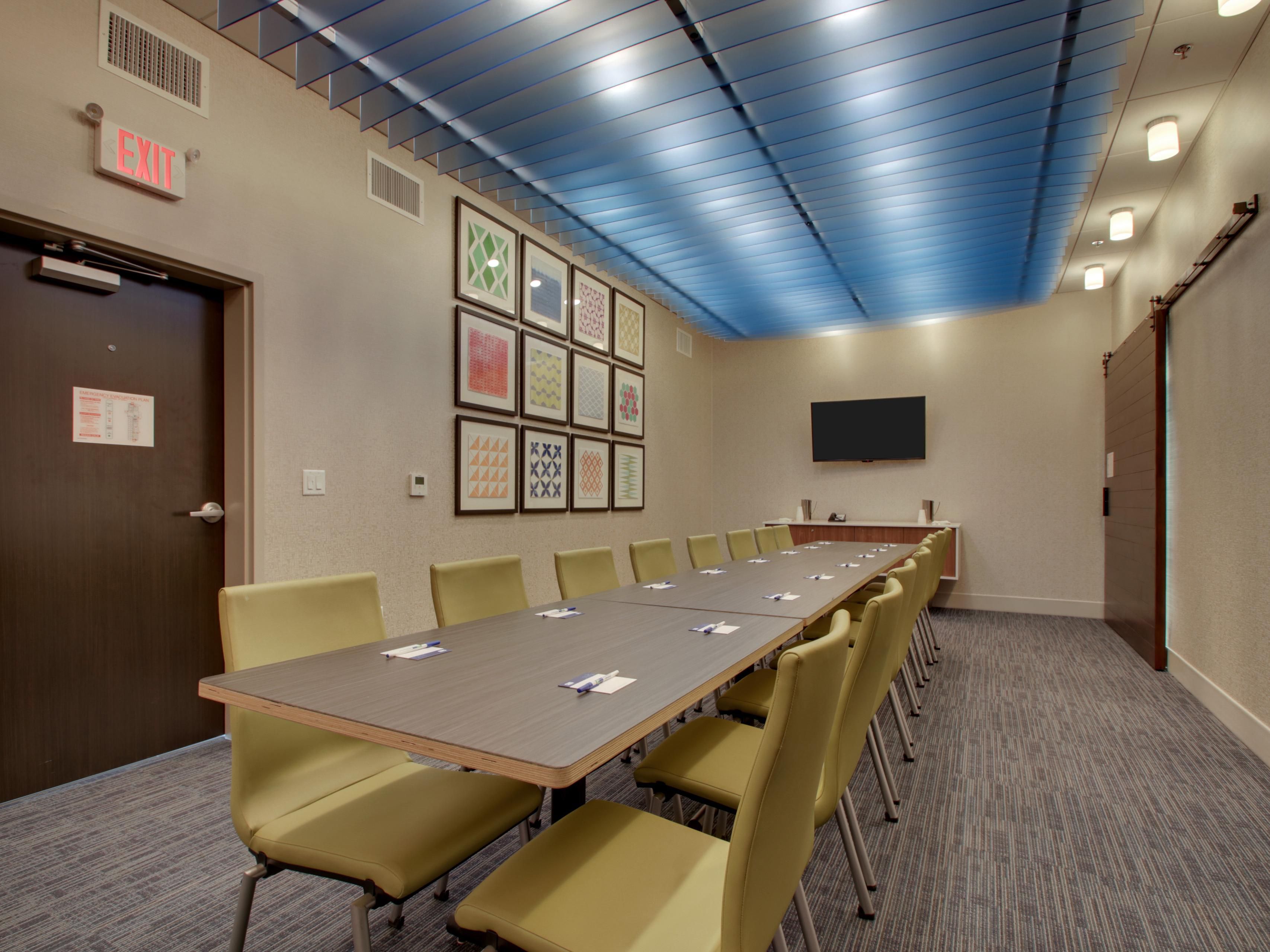 Have a small group that needs to quiet place to meet? We have the meeting room for you! Contact the hotel directly for availability and group pricing, 618-242-6710