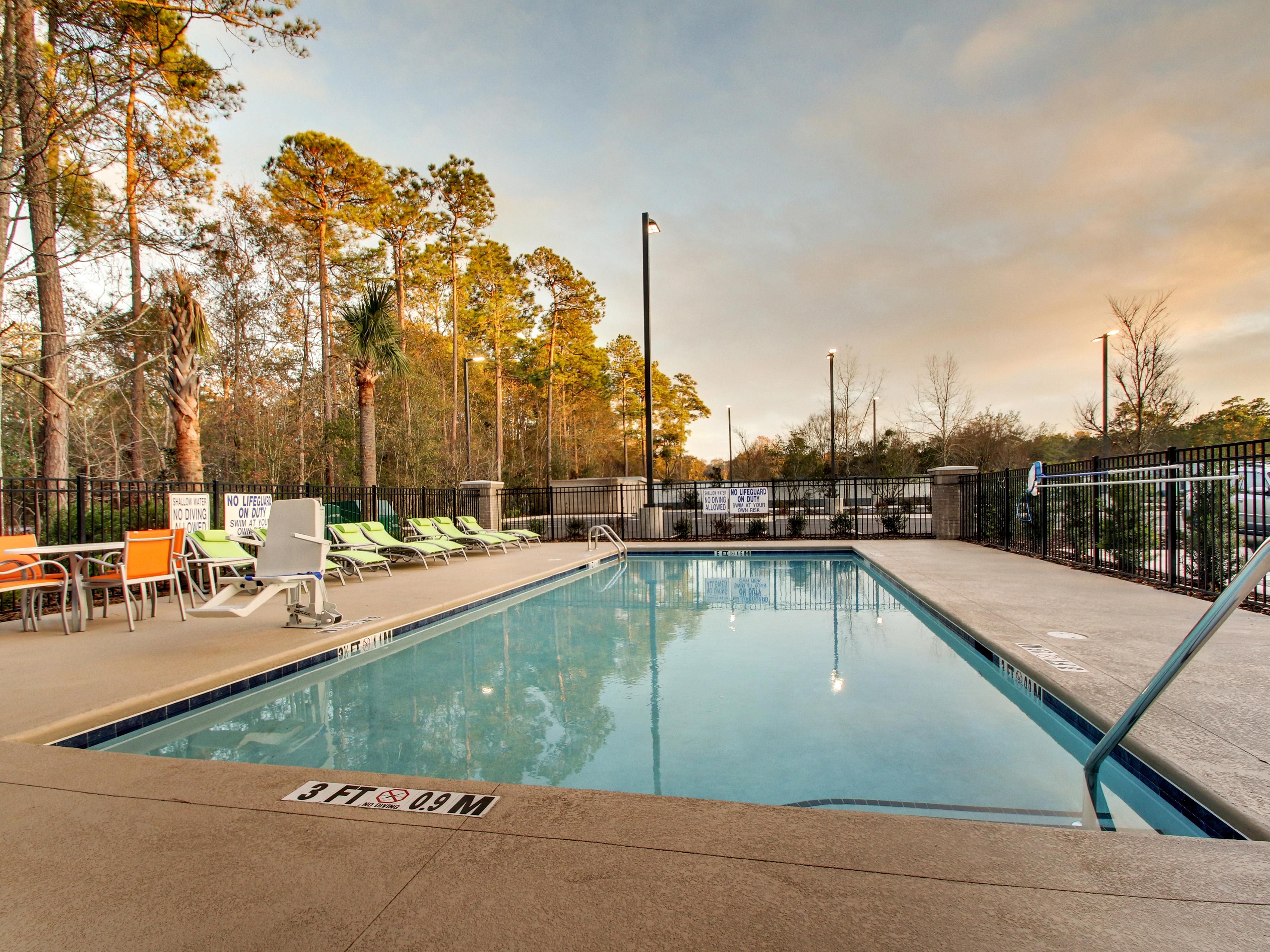 The closest hotel to Shipyard Park only 7.2 miles.  Start the day off with breakfast and after a day of Baseball Tournaments enjoy our outdoor pool to cool off. Grab lunch or dinner at Sol Southwest Kitchen located at the entrance of the hotel they feature outdoor dining with nightly specials.