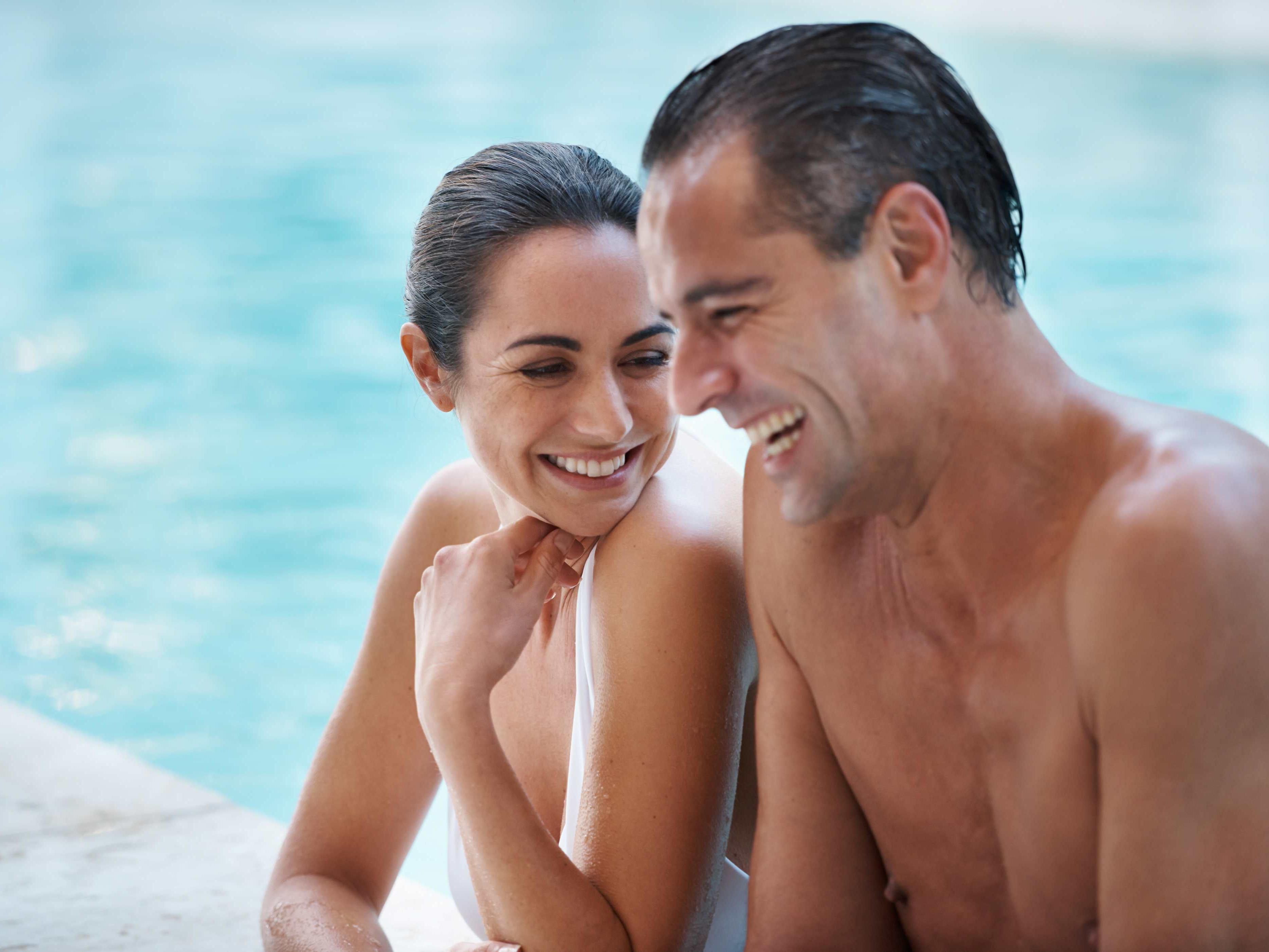 Dive into our outdoor pool, relax in the hot tub, or lounge in a poolside cabana while enjoying delicious food, cocktails, beer, and wine from our Tiki Bar. Enjoy the fun and laid-back atmosphere with our delicious menu, including options for the kiddos below!