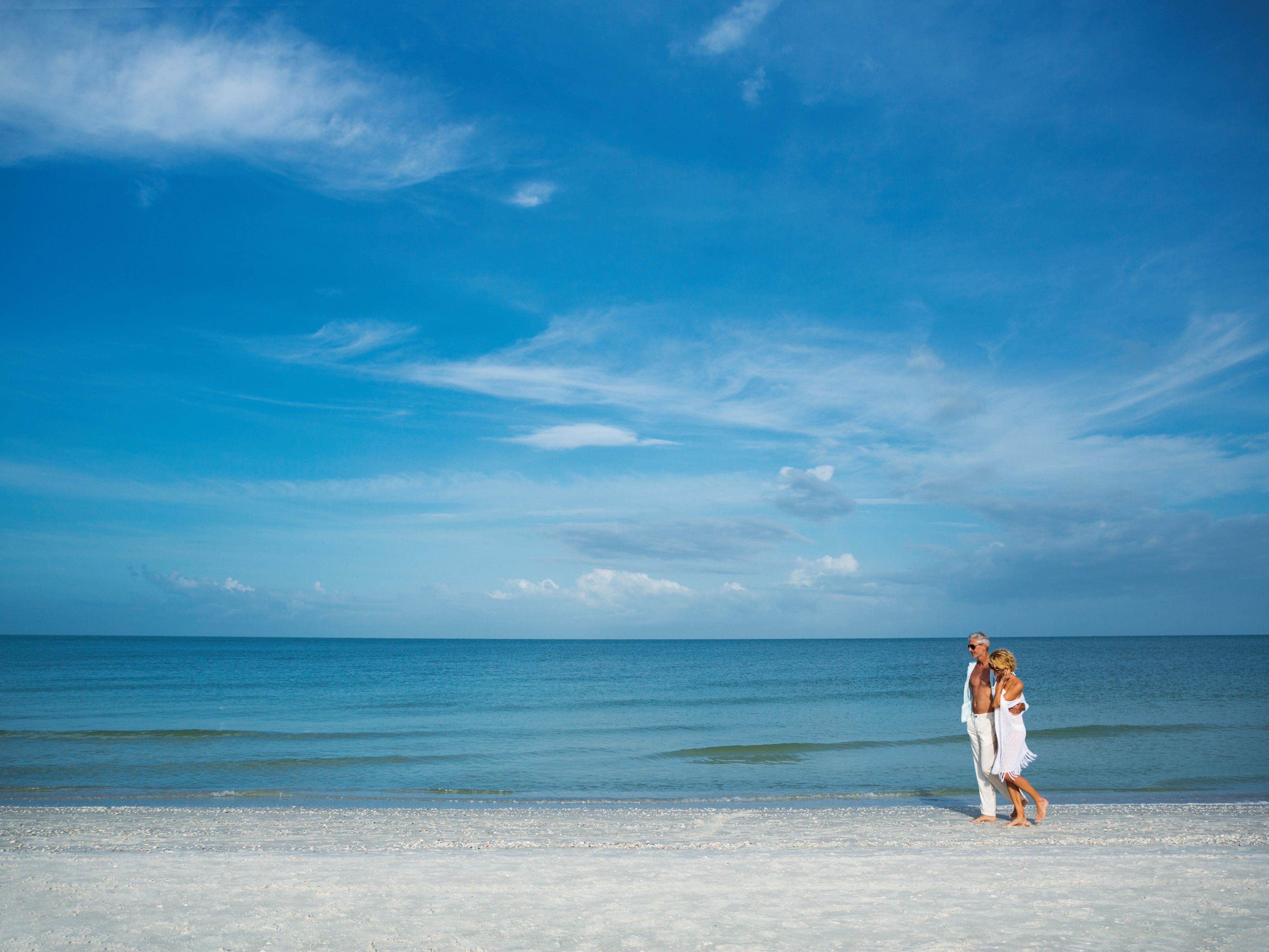 Stay in the heart of downtown Naples, just steps from 5th Avenue South for upscale shopping, dining, and entertainment. We're also a short walk to the pristine white sands of Naples Beach, the famous pier, and the beautiful Gulf of Mexico for swimming, paddle boarding, and sunshine.