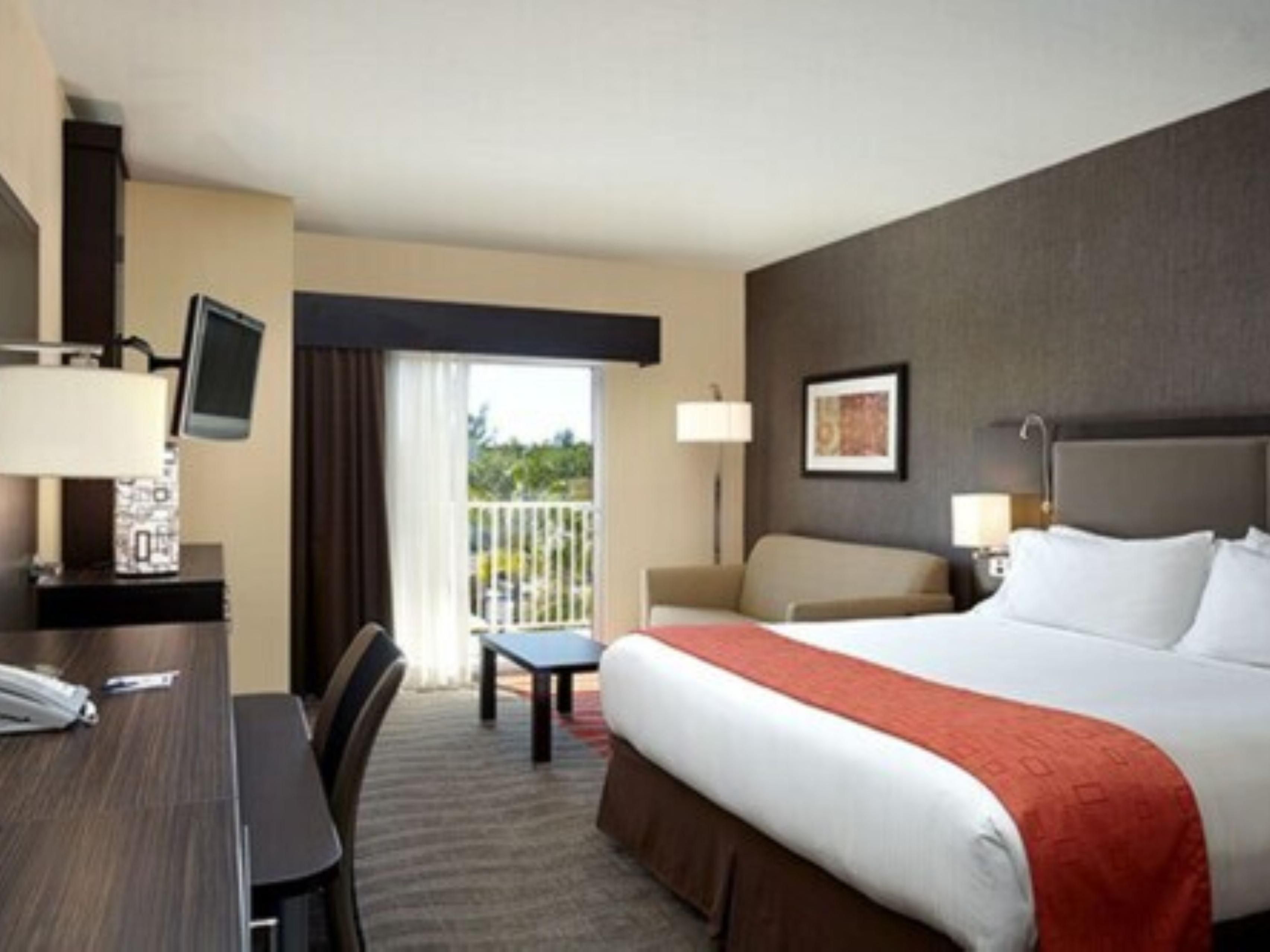 1 King Sofa Bed With Balcony