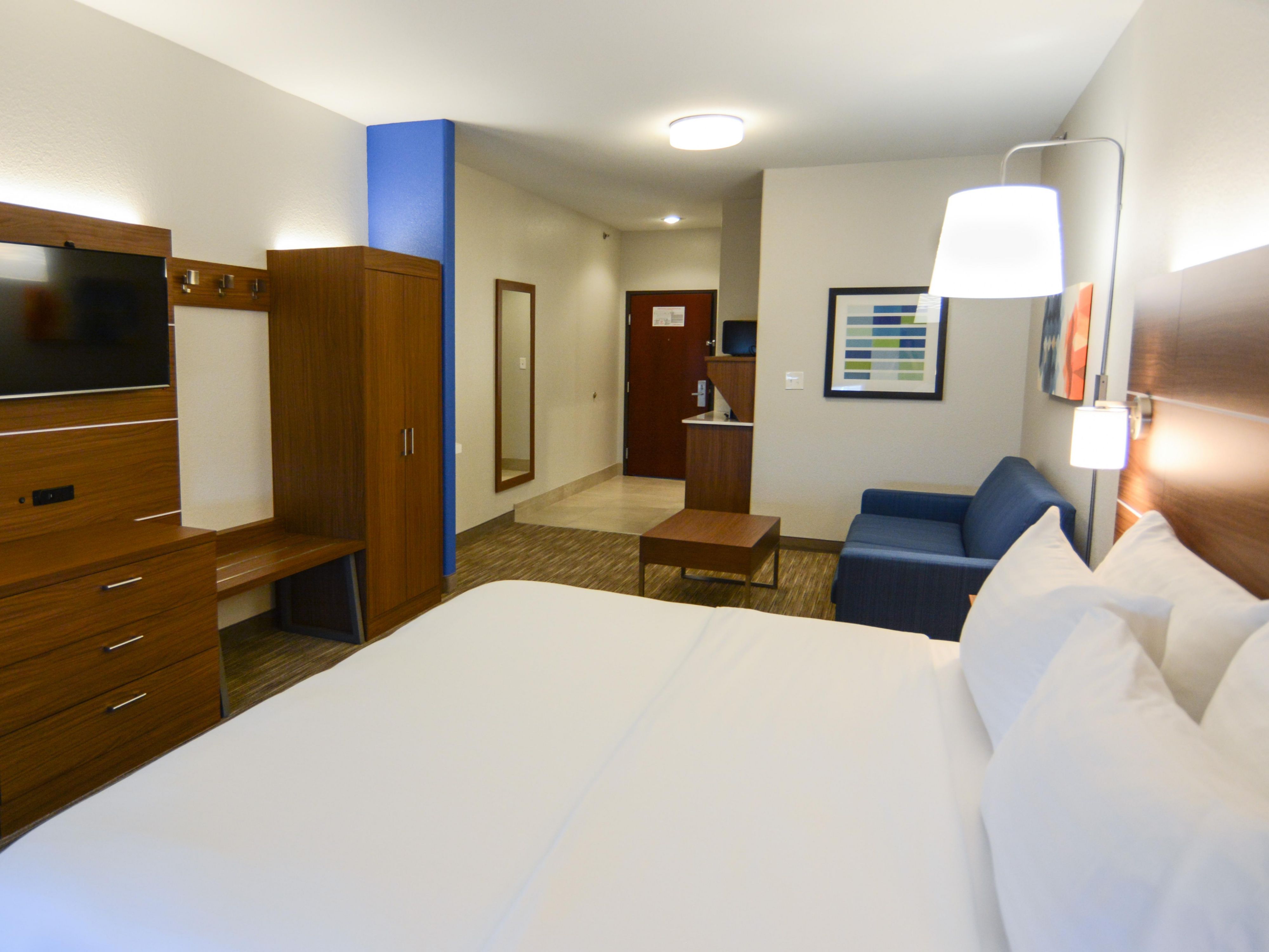 Spacious King Suite with free internet and breakfast.