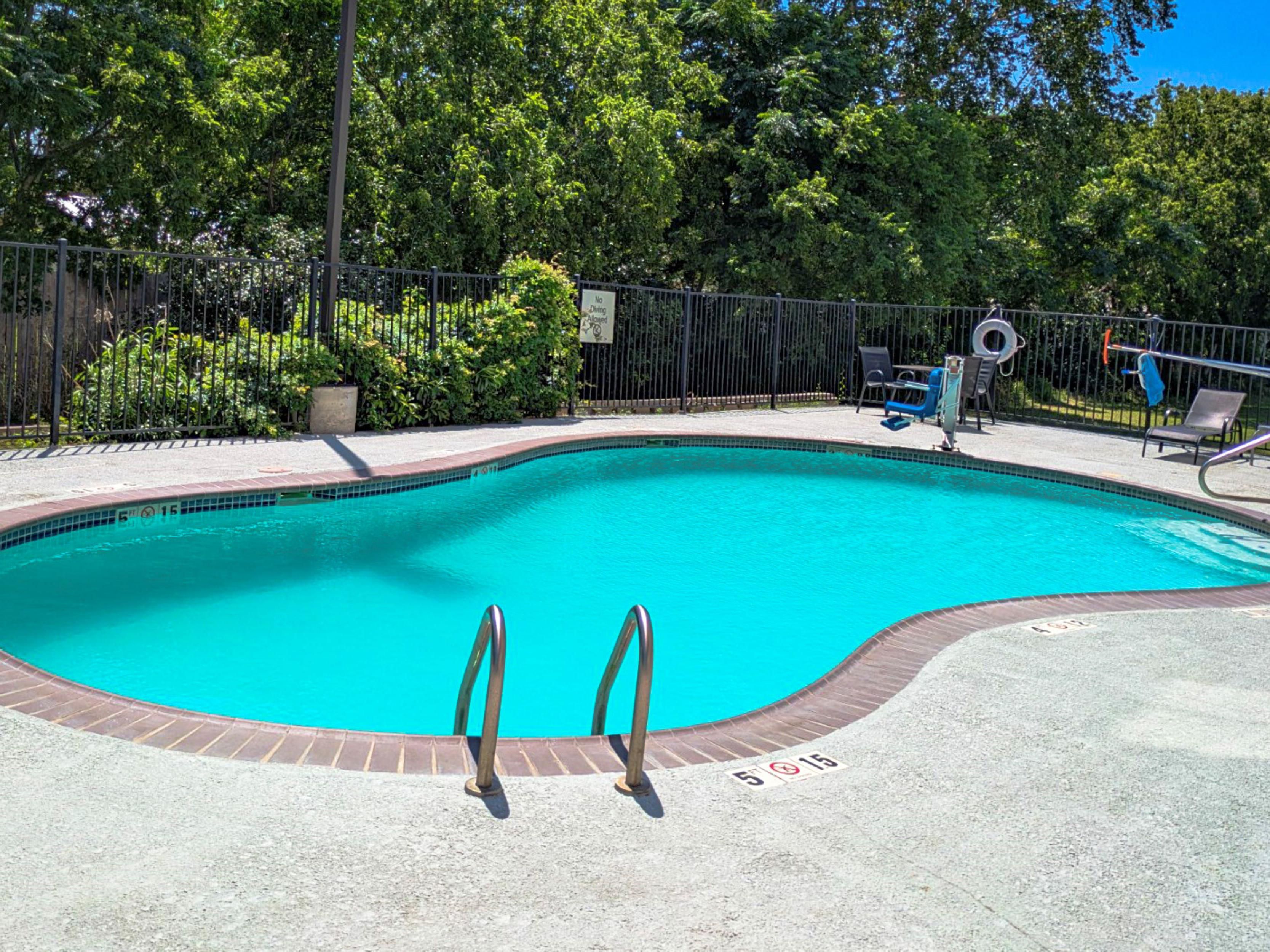 Outdoor Swimming Pool open from 10am-10pm