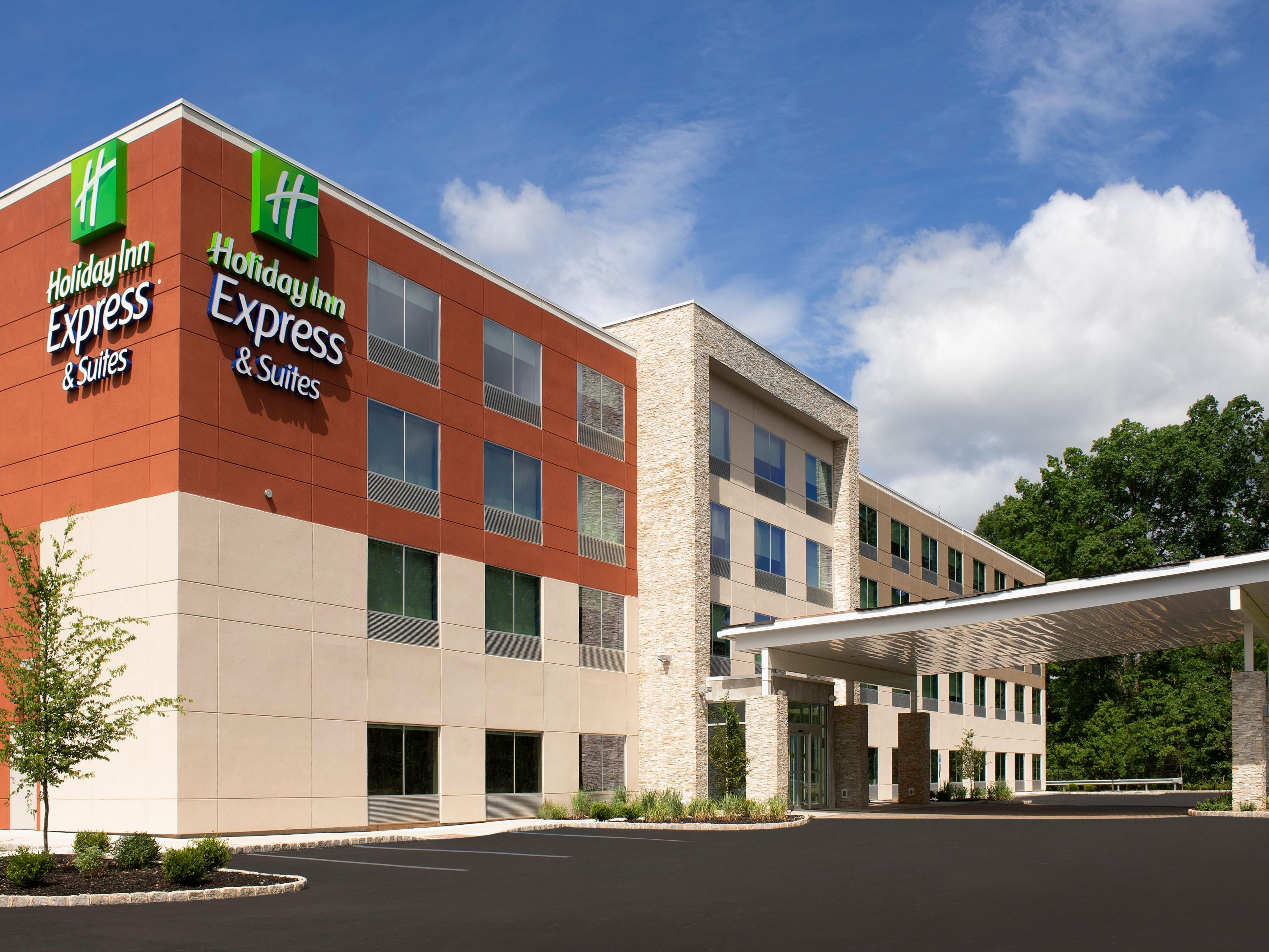Fun for All! Holiday Inn Express & Suites North Brunswick hotel is a short drive from the thrills and fun of 6 Flags Great Adventure.
