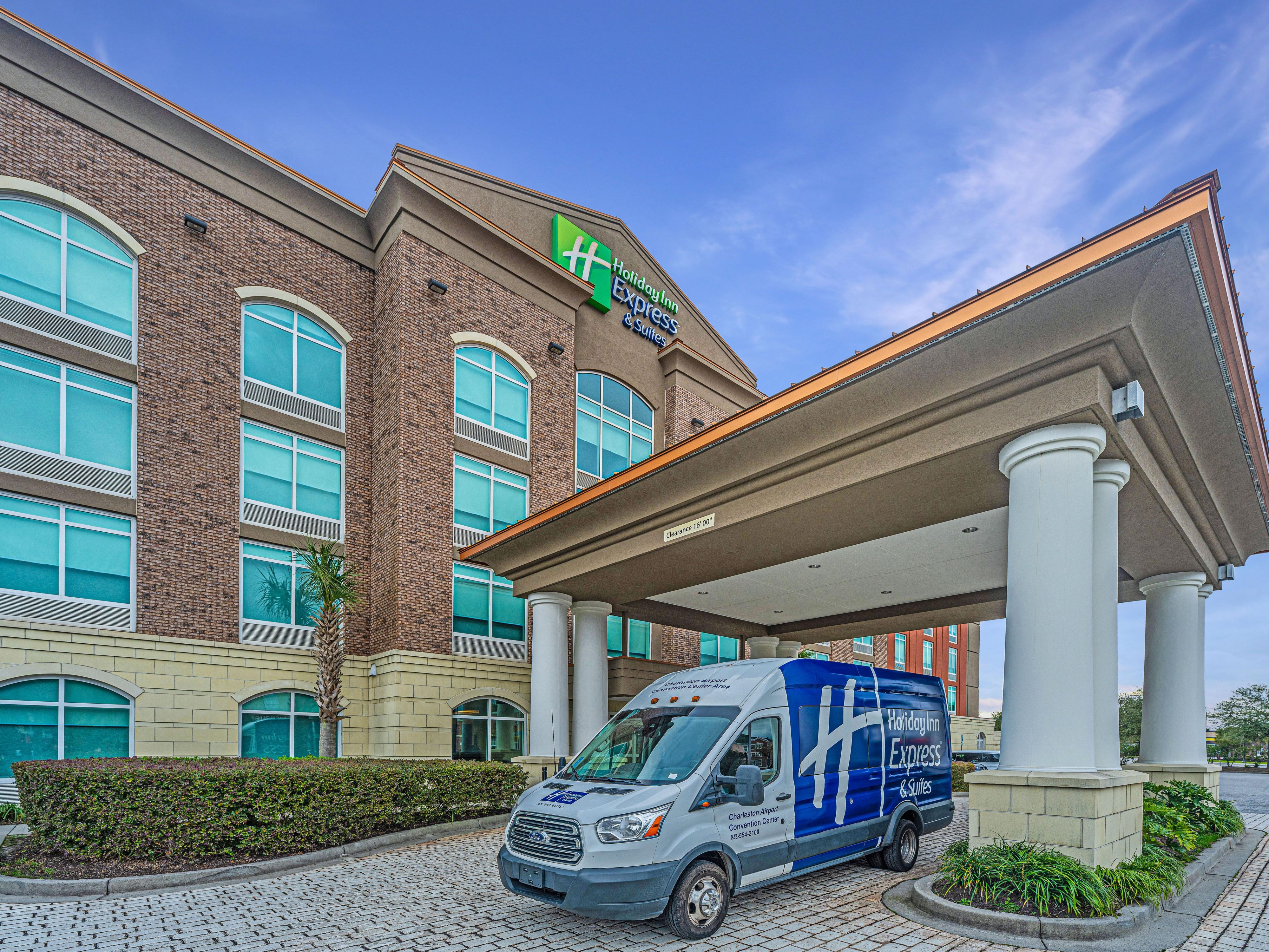 Our prime location offers unparalleled convenience. Enjoy free shuttle to local attractions like the North Charleston Coliseum & Performing Arts Center. Shop at the Tanger Outlets, experience the fun at Top Golf within walking distance, & enjoy the vibrant dining scene of Park Circle. Our central location puts you near the best of North Charleston.