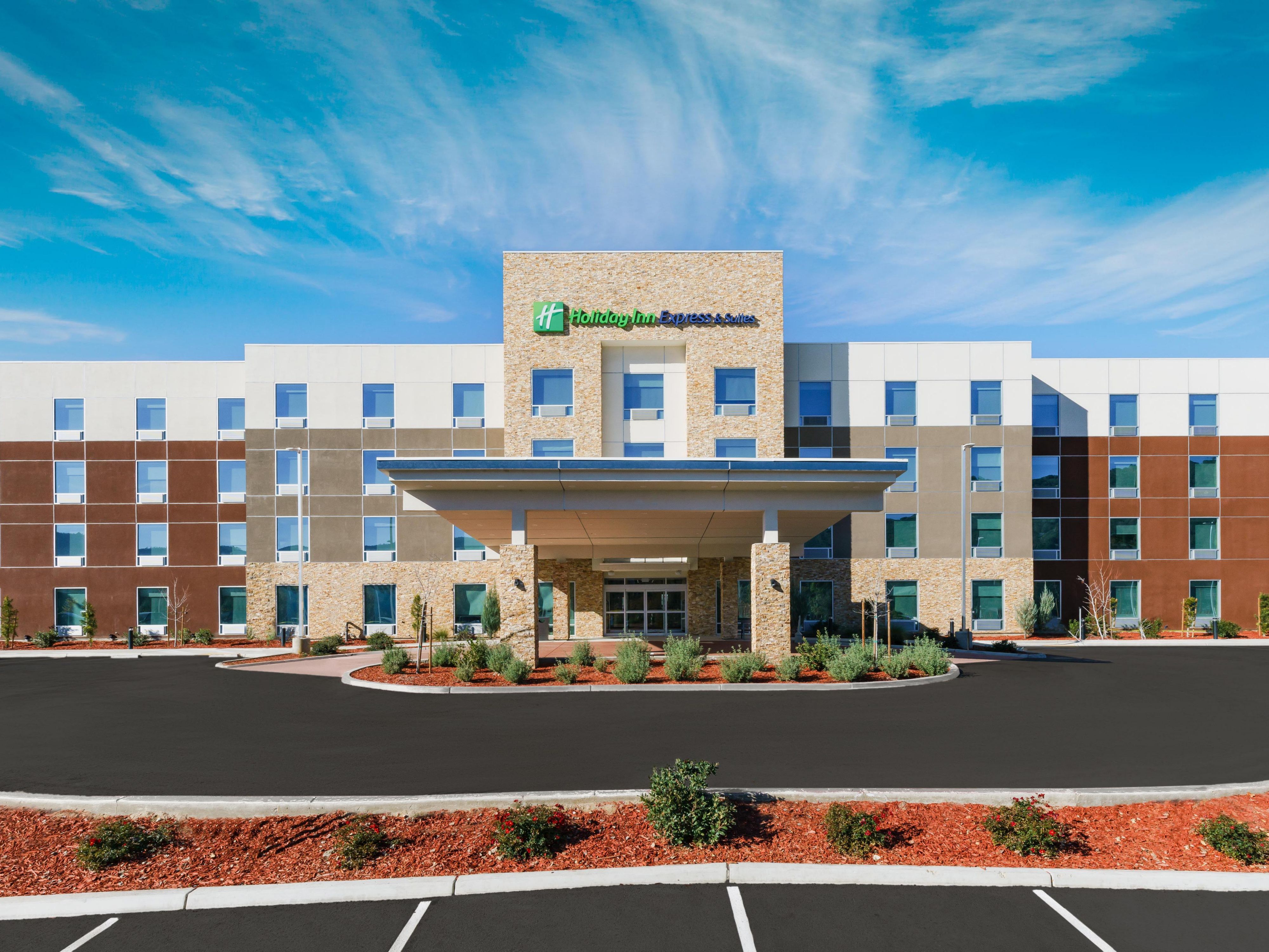 Welcome to the Holiday Inn Express Oakhurst Yosemite Park Area!