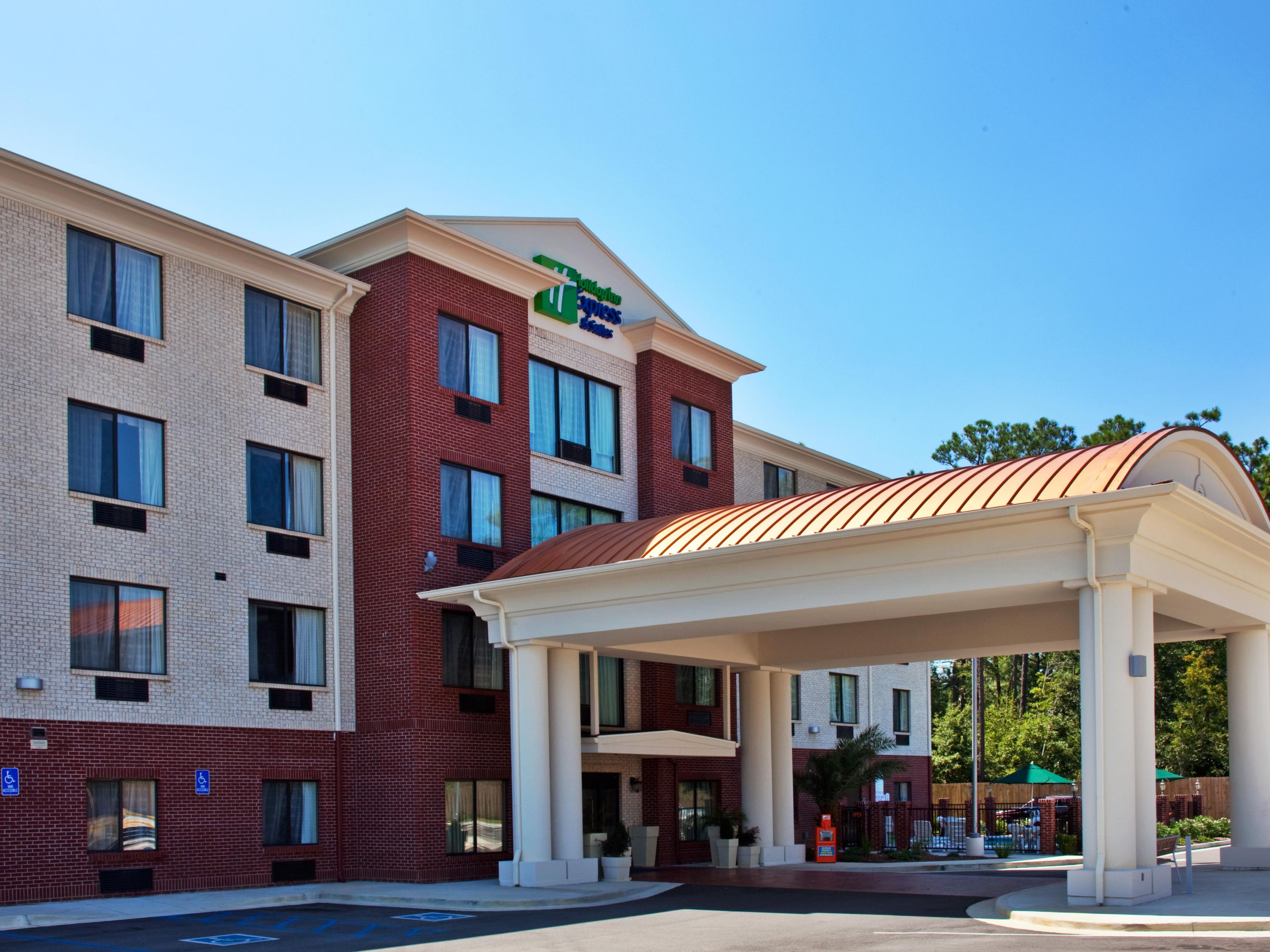 Holiday Inn Express Ocean Springs near Gulfport Sports Complex