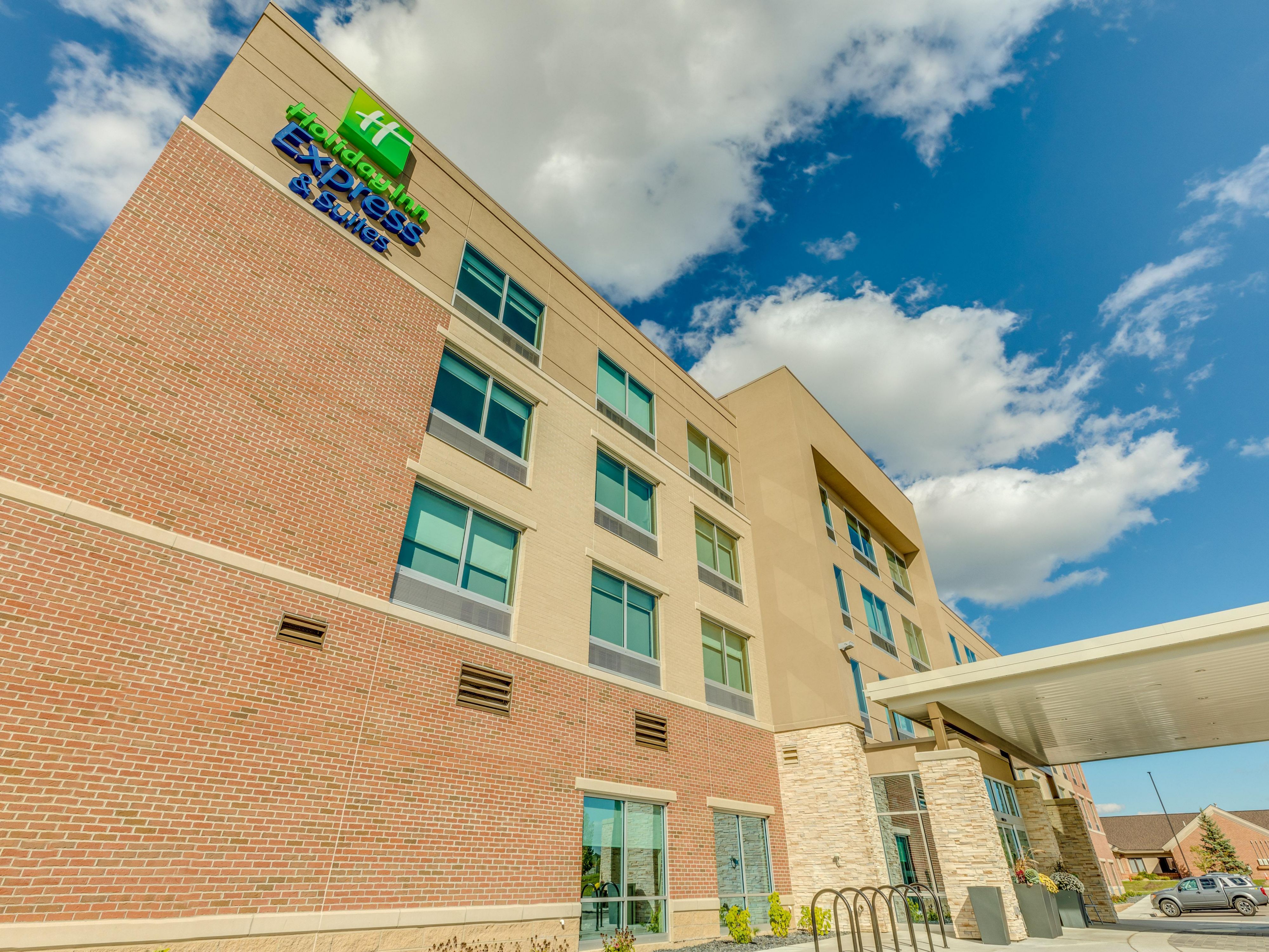 Parking is free and easy when you stay with us. Our spacious, level, and well-lit parking lot has plenty of room for every guest’s vehicle. Park here and explore Okemos on foot or bike over to the MSU campus for an event. Getting around is a breeze with our convenient on-site parking.