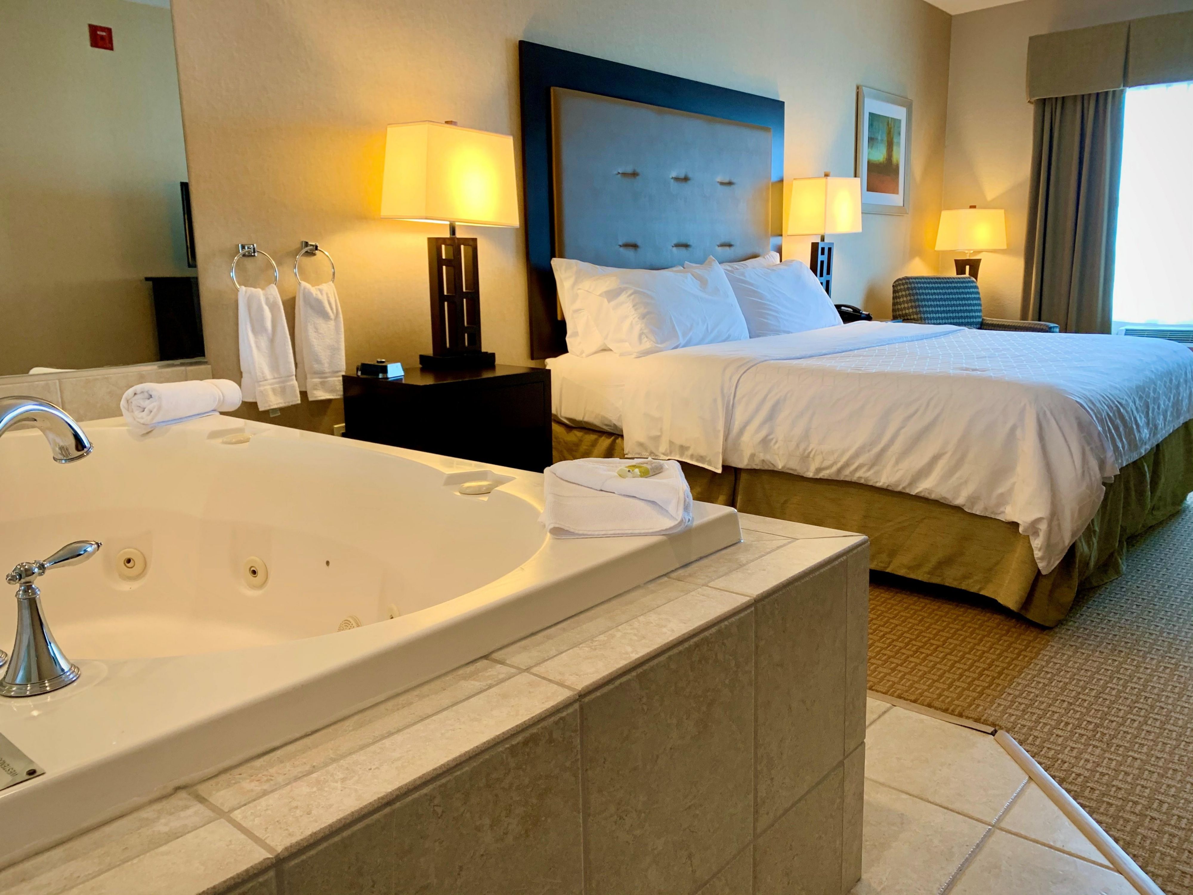 Whether you are looking for a romantic escape, or  just to soothe away the day, one of our several different styles of whirlpool rooms and suites are sure to offer you the blissful relaxation you deserve.