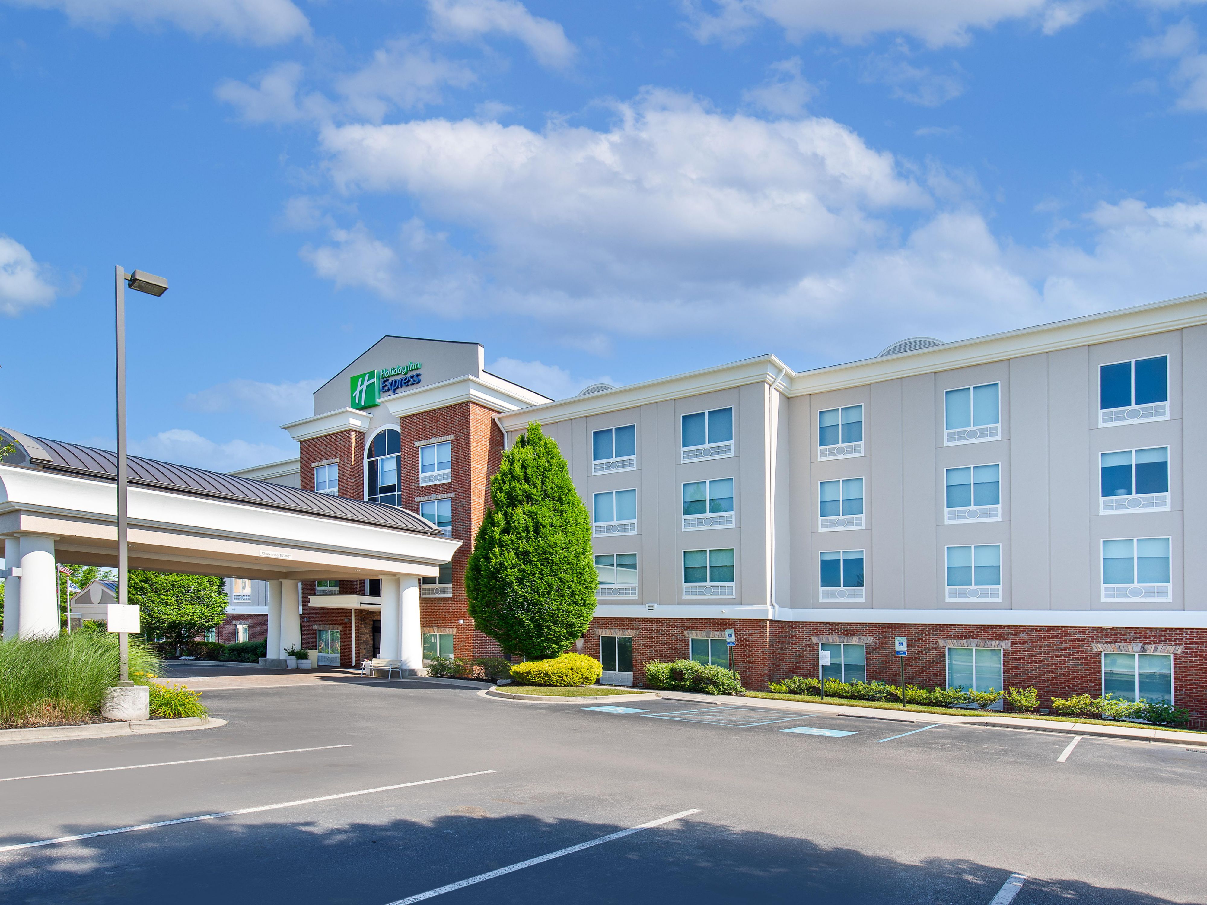 Drive up to the Holiday Inn Express Ooltewah right off of I75