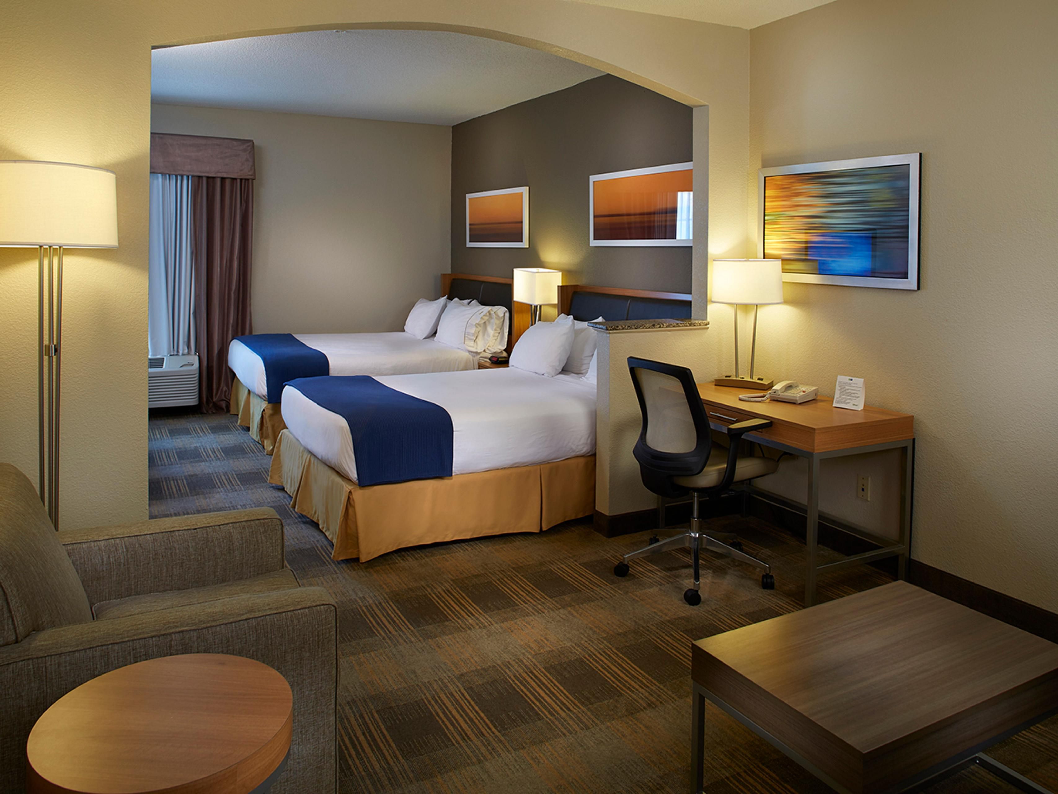 Enjoy a fresh, modern stay in our newly renovated rooms, completed in 2022 as part of our Formula Blue renovation. Designed for both style and functionality, our rooms feature enhanced comfort and all the amenities you need for a relaxing visit. 