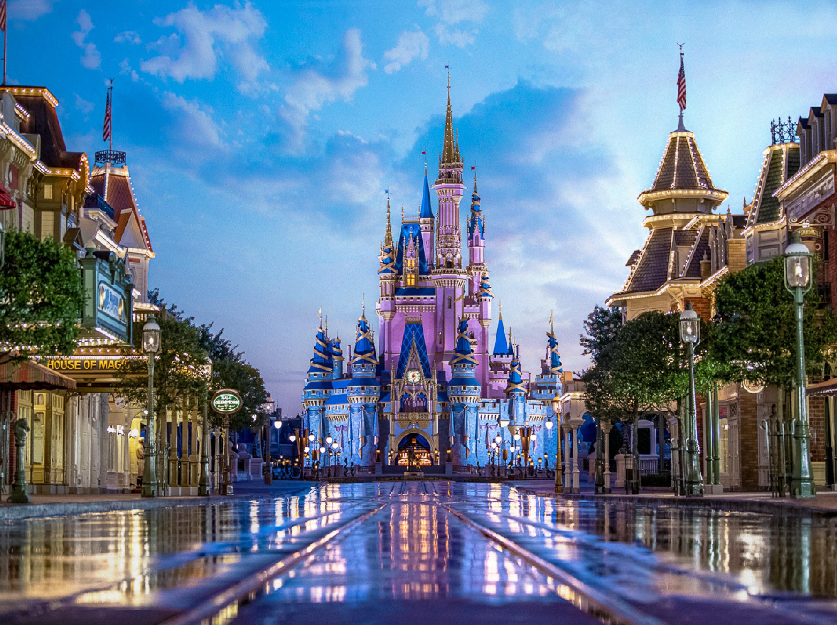 Just 24 miles to Disney and conveniently situated at Orlando International Airport, staying at our hotel makes your visit to the famous park easy and affordable.