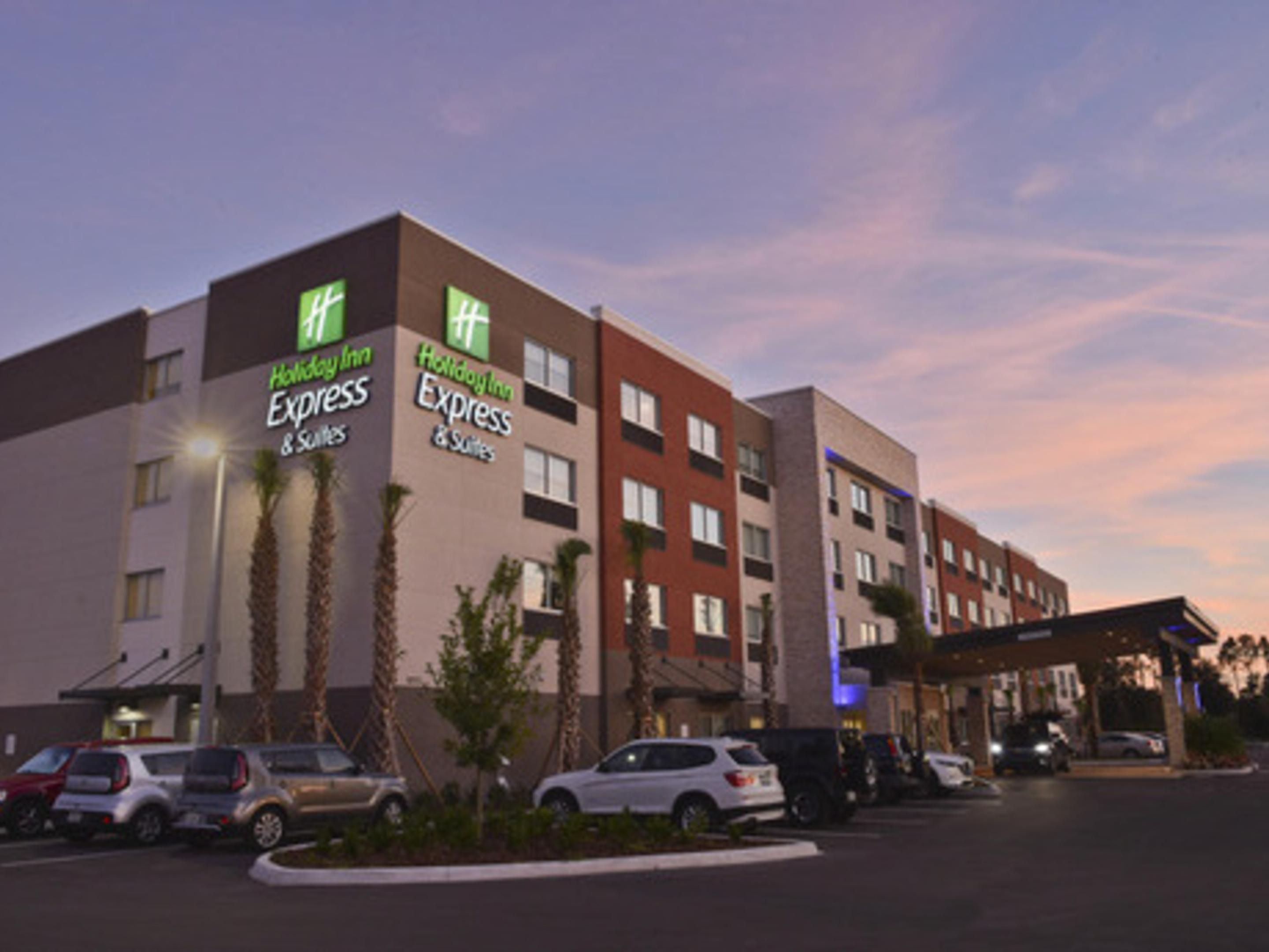 Stay with Holiday Inn Express & Suites Orlando Southeast
