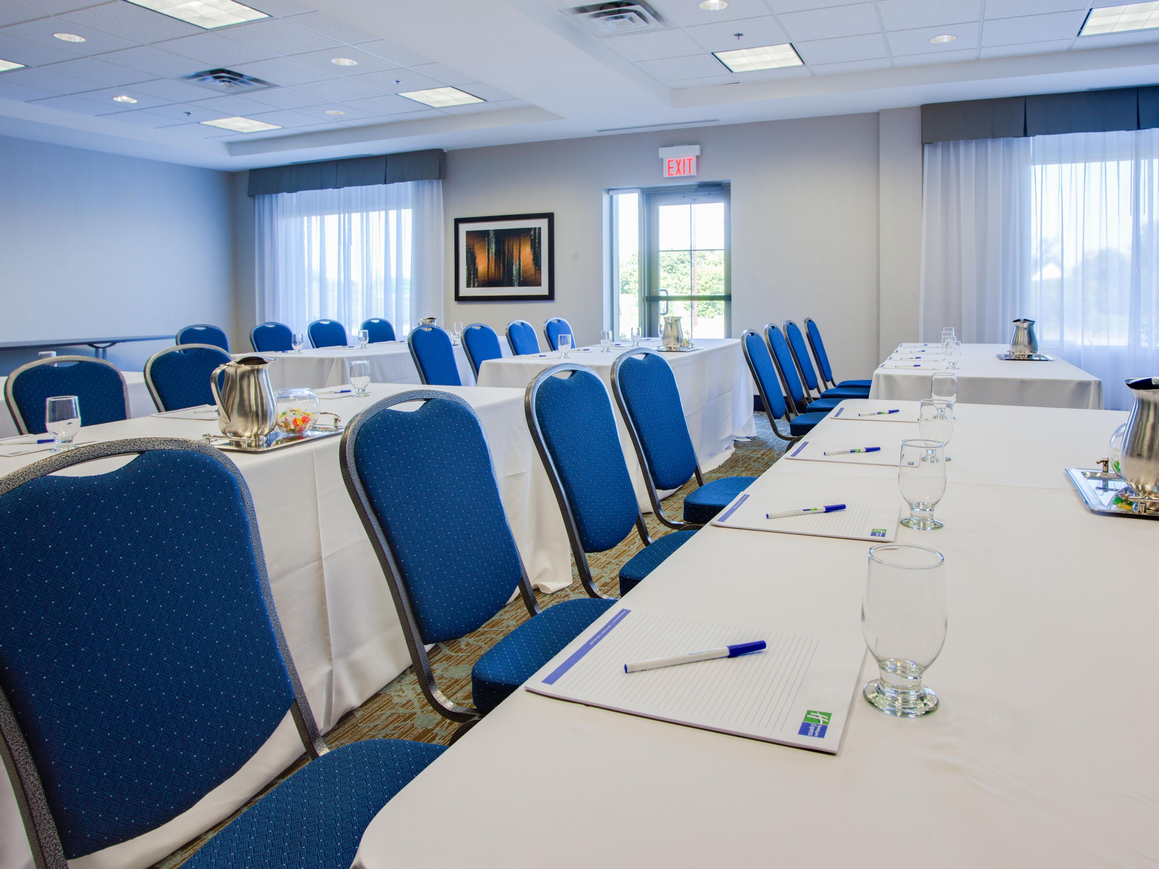 Our versatile meeting and event spaces, with a capacity for up to 70 attendees, are equipped with the latest technology to ensure your gatherings are successful and memorable. From business conferences to social gatherings, our facilities provide the perfect backdrop, supported by our professional staff dedicated to making your event flawless.