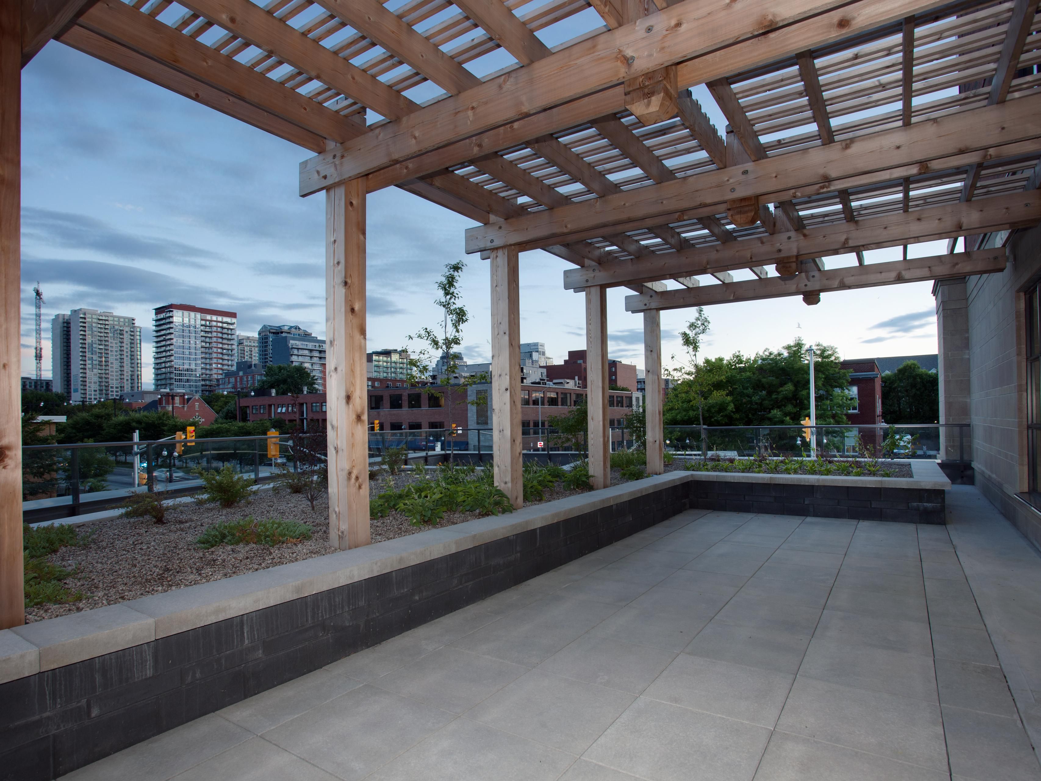 If you're attending a conference at the Rogers (formerly known as Shaw) Centre in Ottawa, choose to stay at the Holiday Inn Express & Suites Downtown Ottawa East. Our hotel is located less than two kilometers away from this premier convention centre in downtown Ottawa, making it the perfect choice for business travelers.