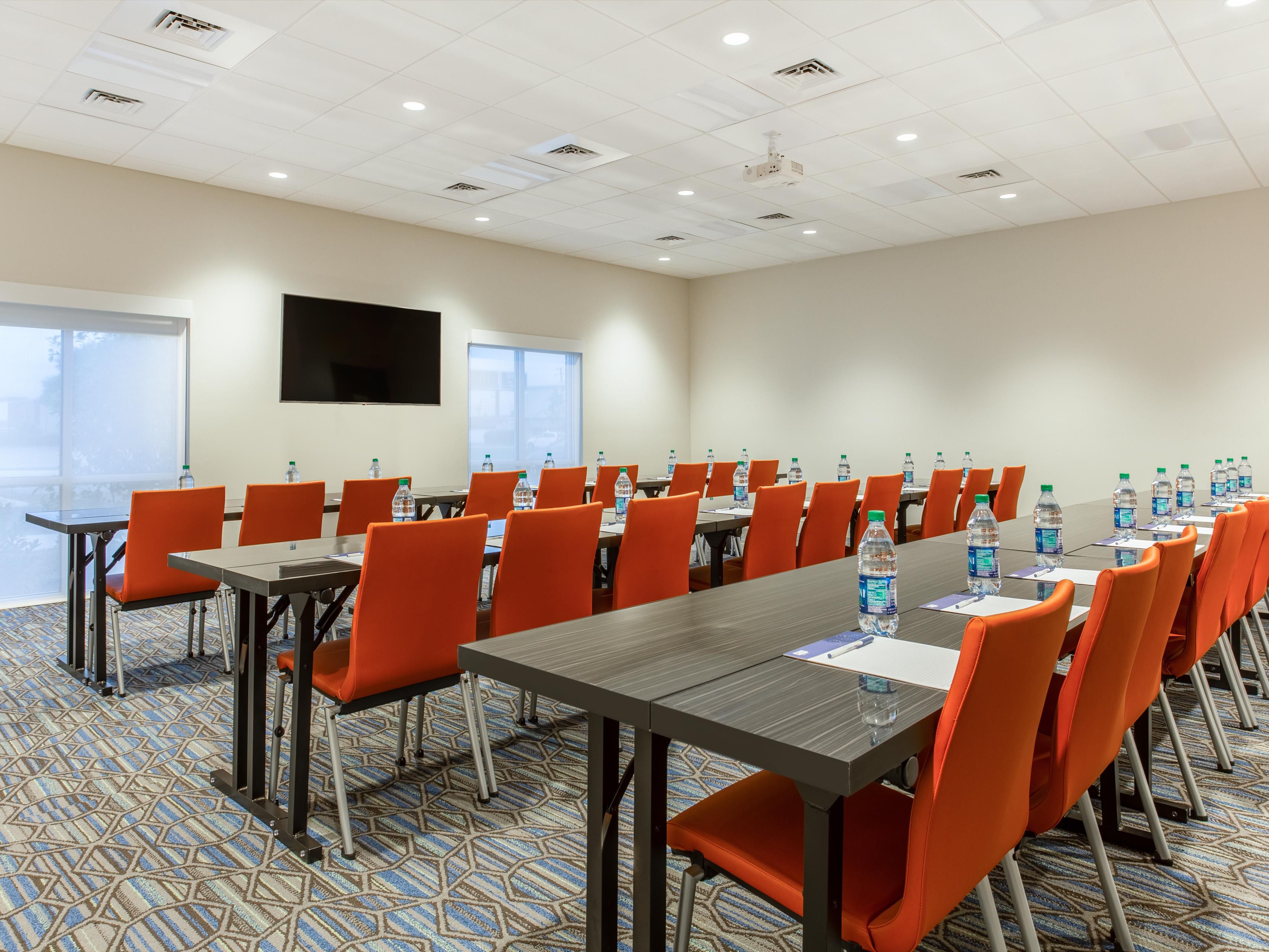 Plan your next business meeting or social event in our flexible meeting spaces at our Ottawa hotel. Our intimate meeting room can host up to 20 guests, while our larger room is suitable for up to 40 attendees.