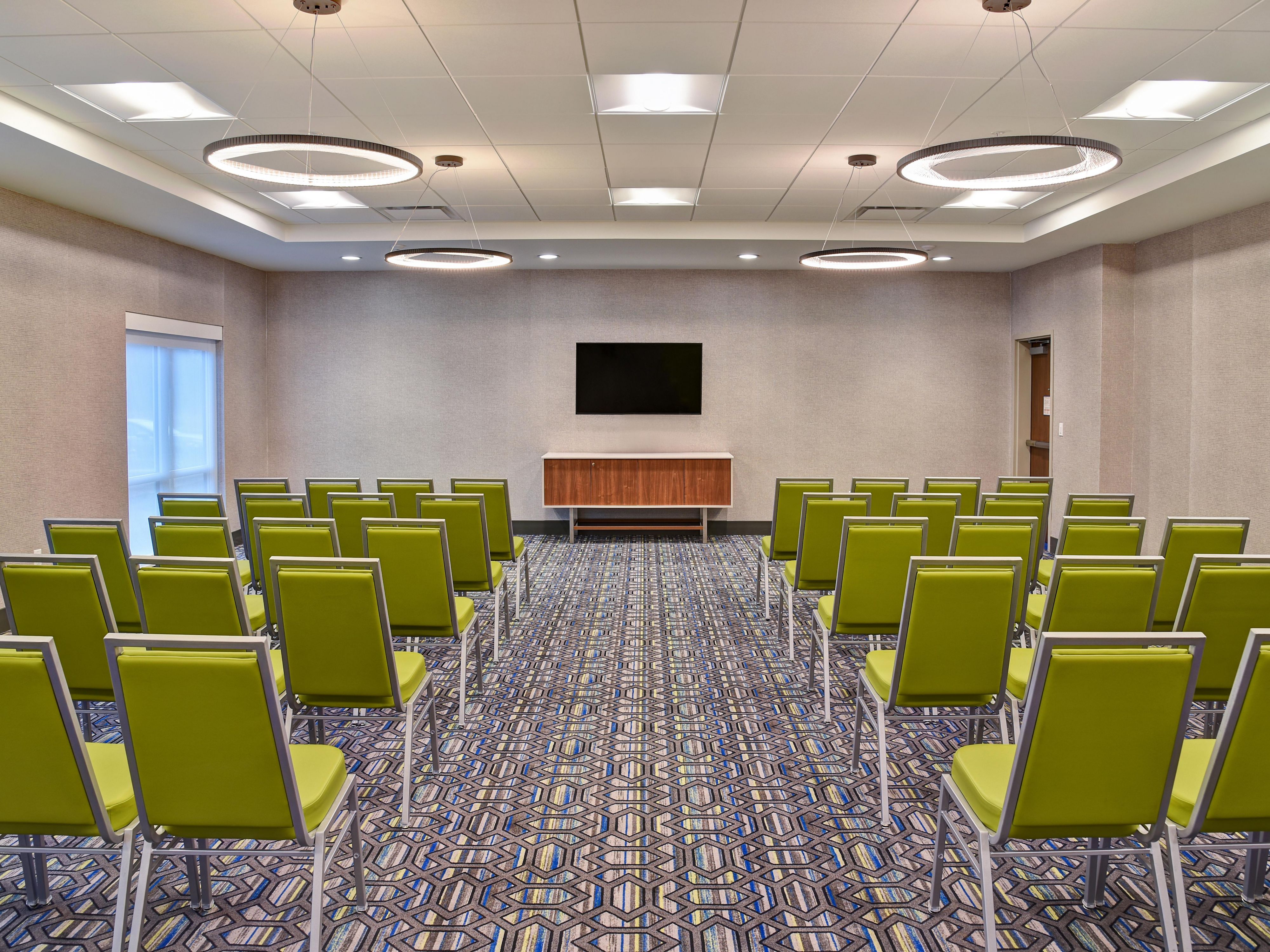 At the Holiday Inn Express Ottawa we are proud to offer 1,100 square feet of meeting space. The most out of any hotel in the area. If you are looking for a space to hold a meeting or other event please contact us for booking. 