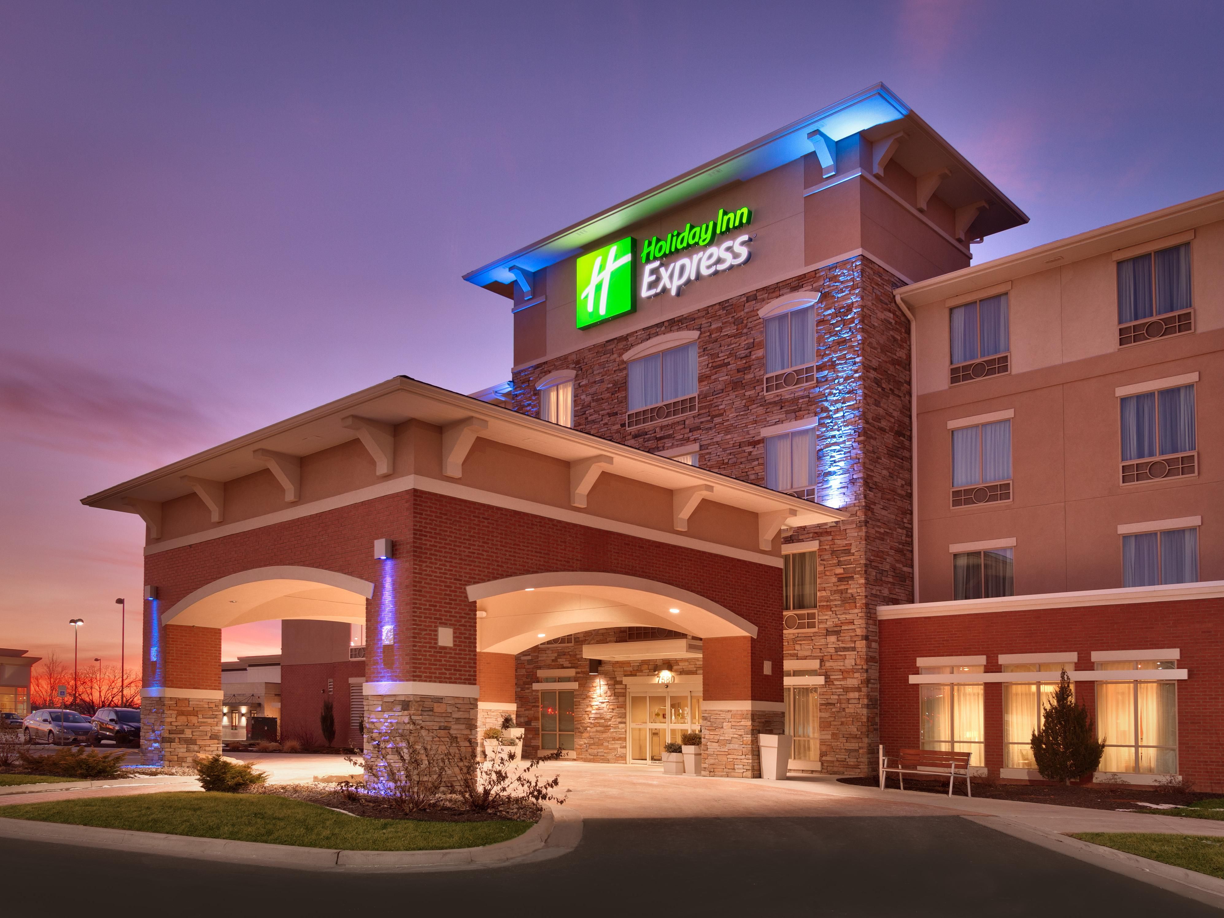 Holiday Inn Express & Suites, Overland Park, Kansas
