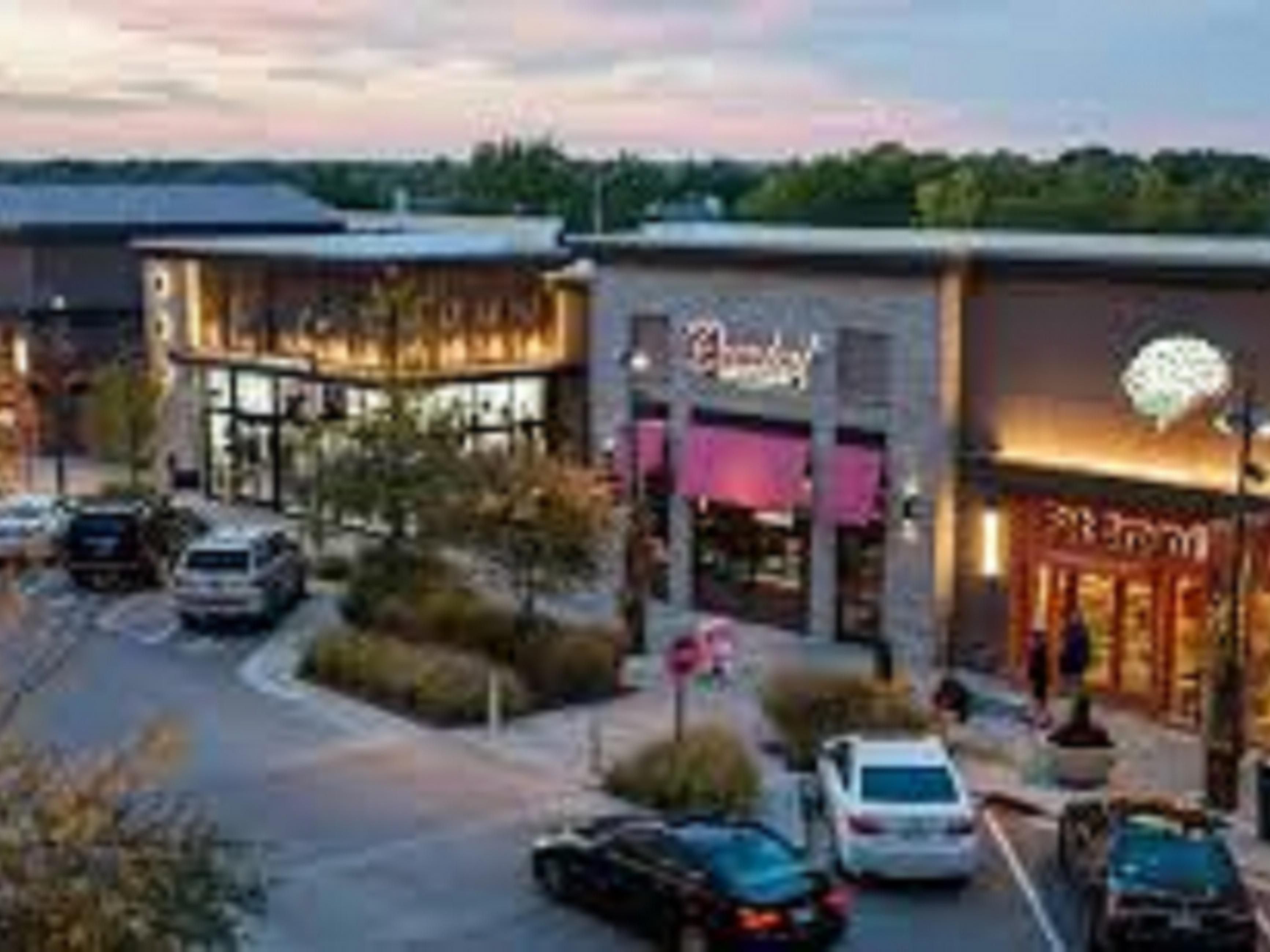 Unique entertainment venue with a shopping mall, museum exhibits & a self-guided wetlands trail.