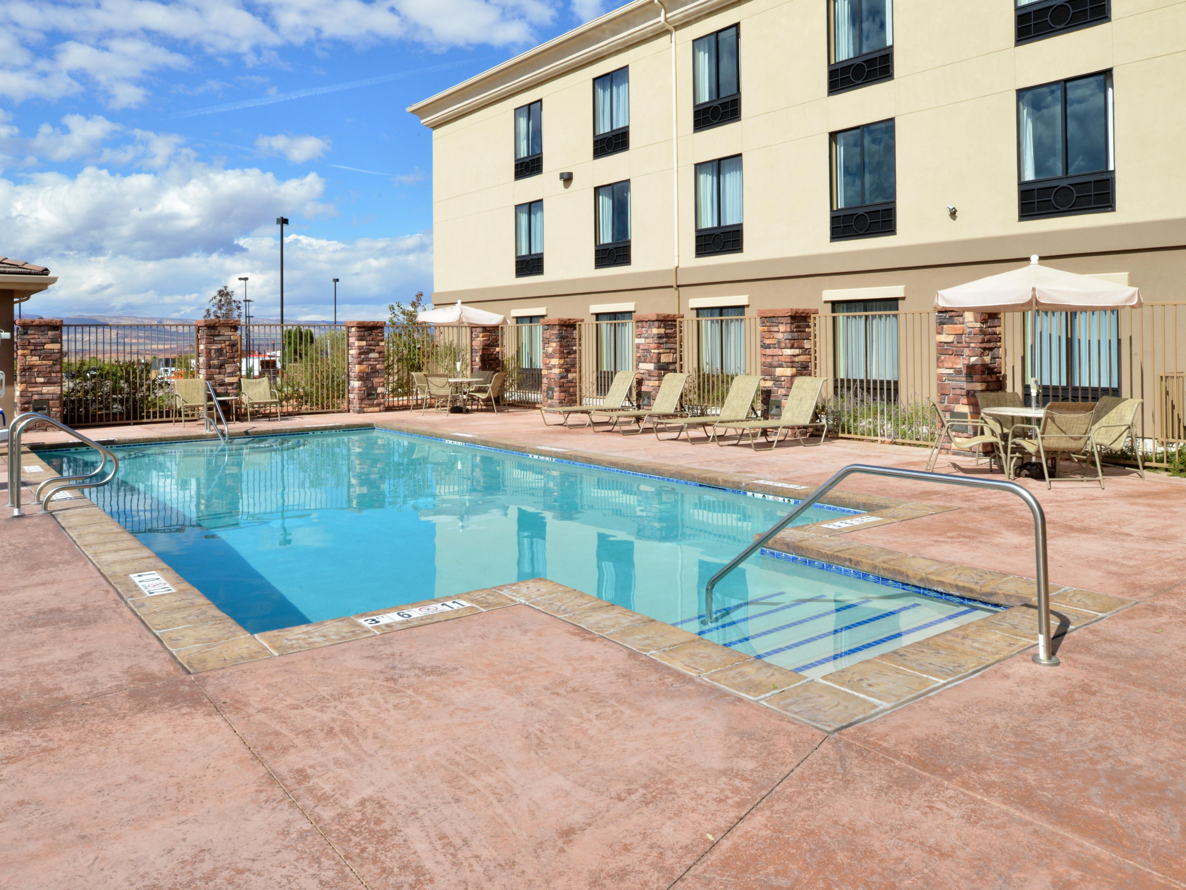 Take a refreshing dip in our outdoor seasonal swimming pool, open daily from 9:30 AM to 10:00 PM, May 25–October 1, 2025. Whether you prefer invigorating laps in the morning, a mid-afternoon splash, a leisurely evening swim, or a soothing soak in the hot tub, our pool area is the perfect oasis for relaxation and recreation.