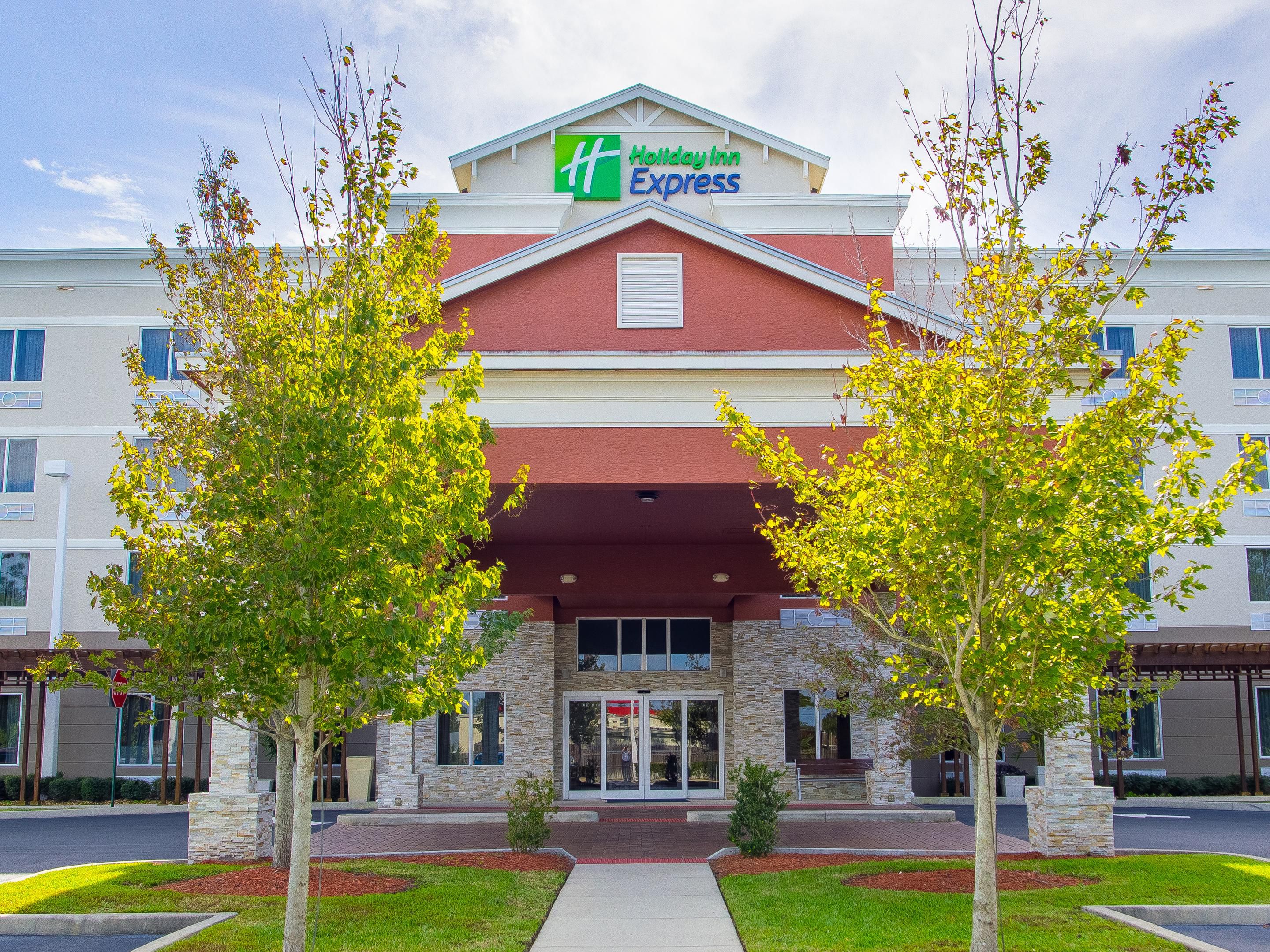 Best hotel to stay few minutes away from MLB International Airport