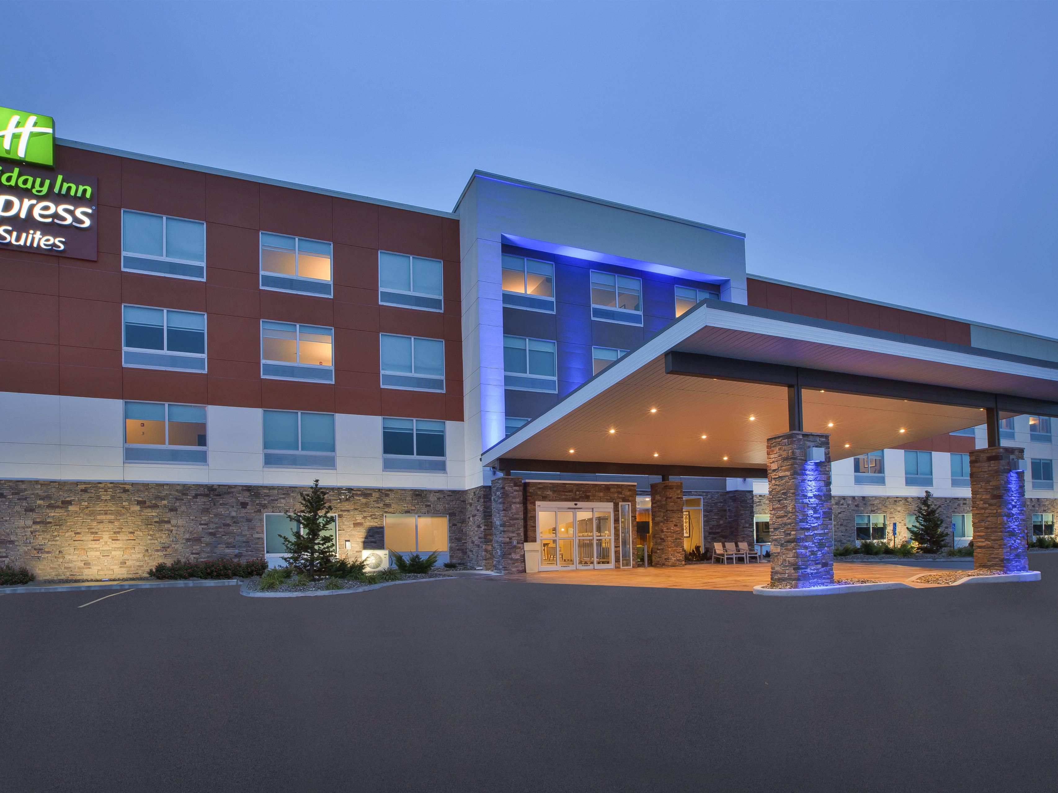 Welcome to our hotel in Parkersburg, WV.