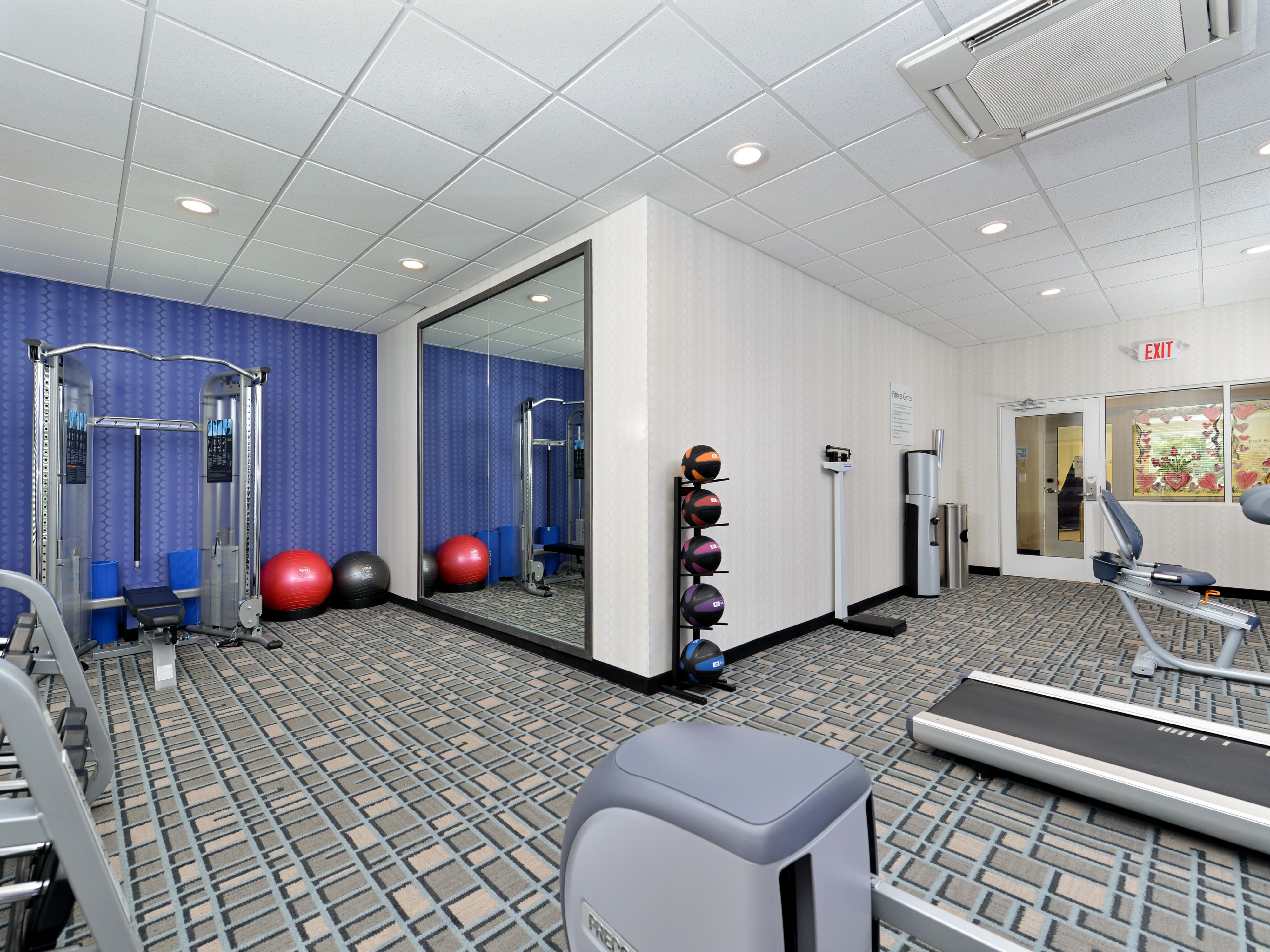 Stay active and energized in our fully equipped Fitness Center. Whether you prefer a cardio workout or a strengthening session with free weights, we provide everything you need for a satisfying exercise experience. Open 24 hours, you can stay fit when it fits your schedule.