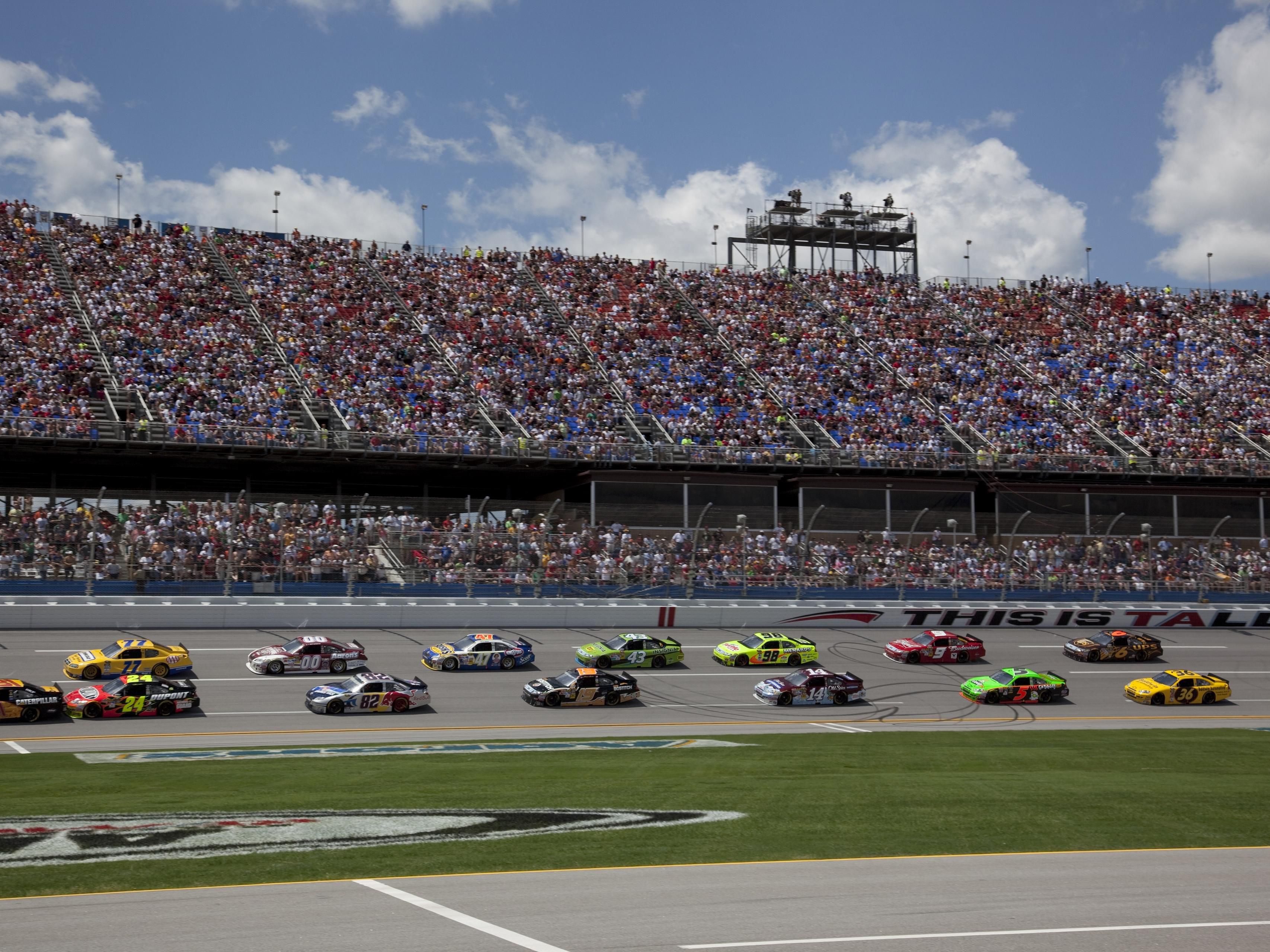 15 miles to this legendary NASCAR race track and the International Motorsports Hall of Fame. Whether your favorite part is the cars, the noise, the food, the beer, or the bands - staying at Holiday Inn Express Pell City will enhance your race experience.