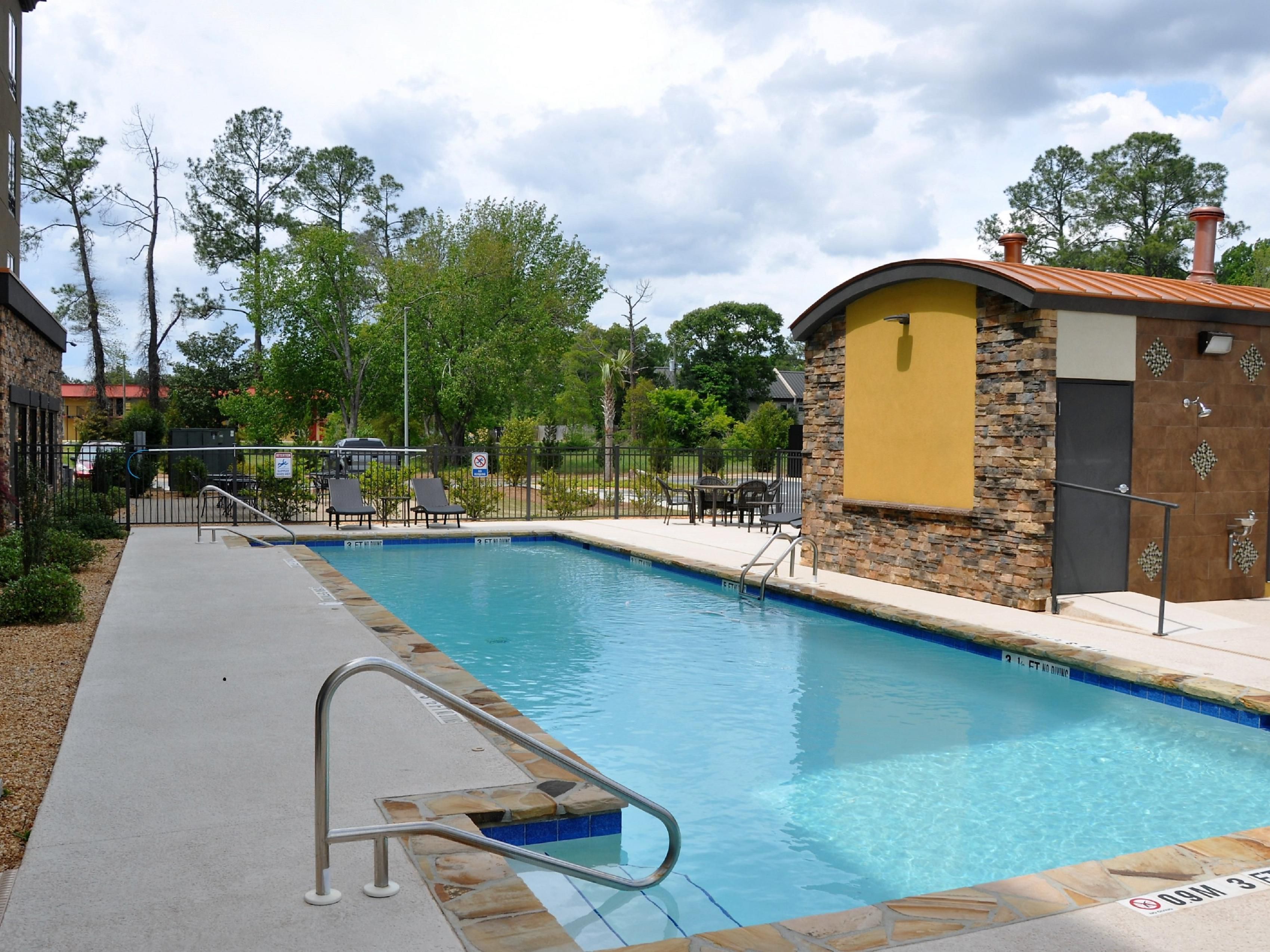 Cool off and relax in our outdoor pool to enjoy a refreshing break from the Georgia heat. The pool area offers a peaceful spot to unwind after a day of exploring or attending events and is perfect for families or solo travelers. You'll also enjoy fresh towels to dry off with and ample seating for lounging by the water.
