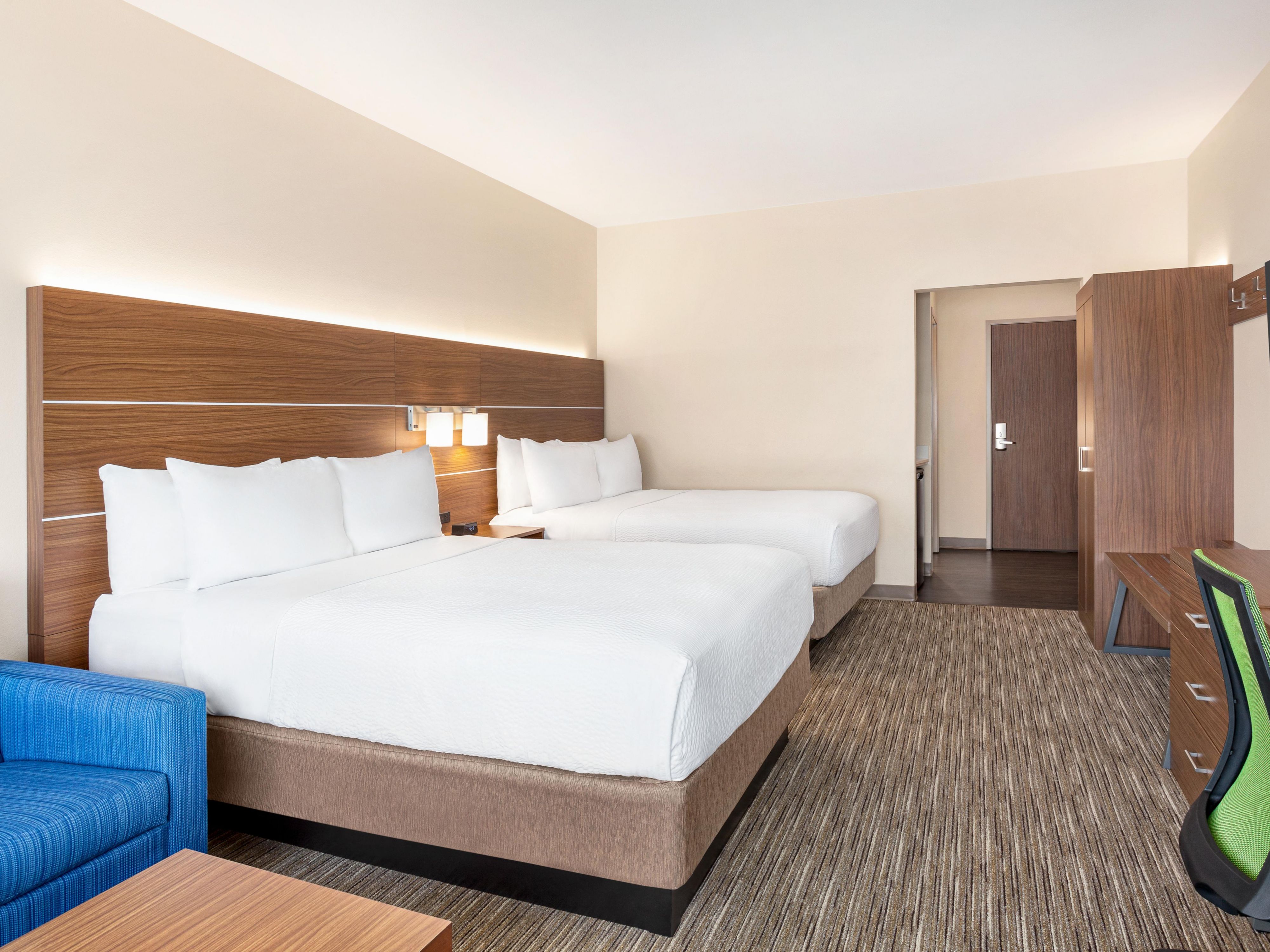 They say everything is bigger in Texas, and that includes our Premium Suites. Upgrade your stay and book one of our larger suites with a sleeper sofa, which boasts additional square footage and sleeping areas.