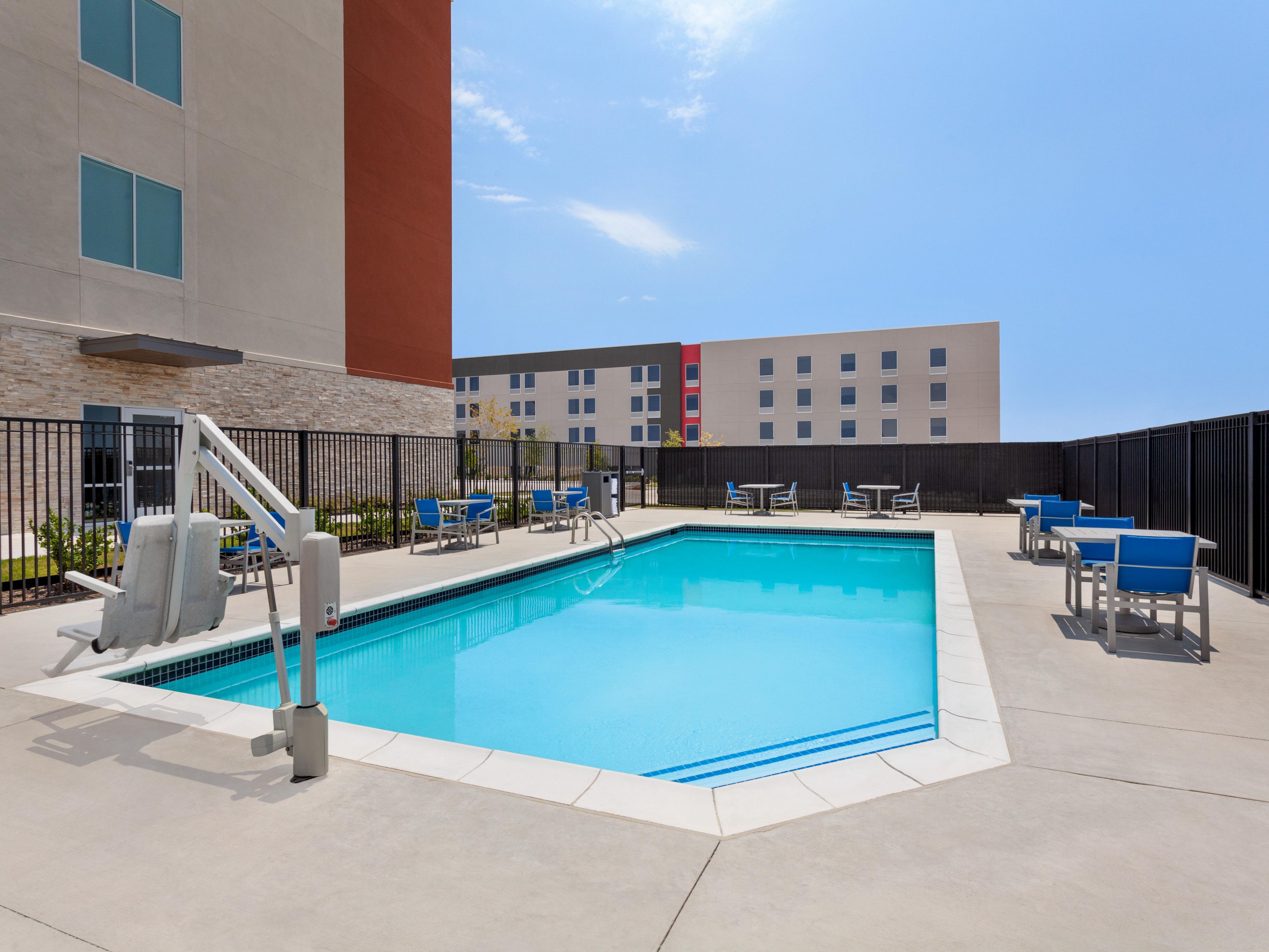 Jump, soak under the sun and spend your day in our outdoor pool.