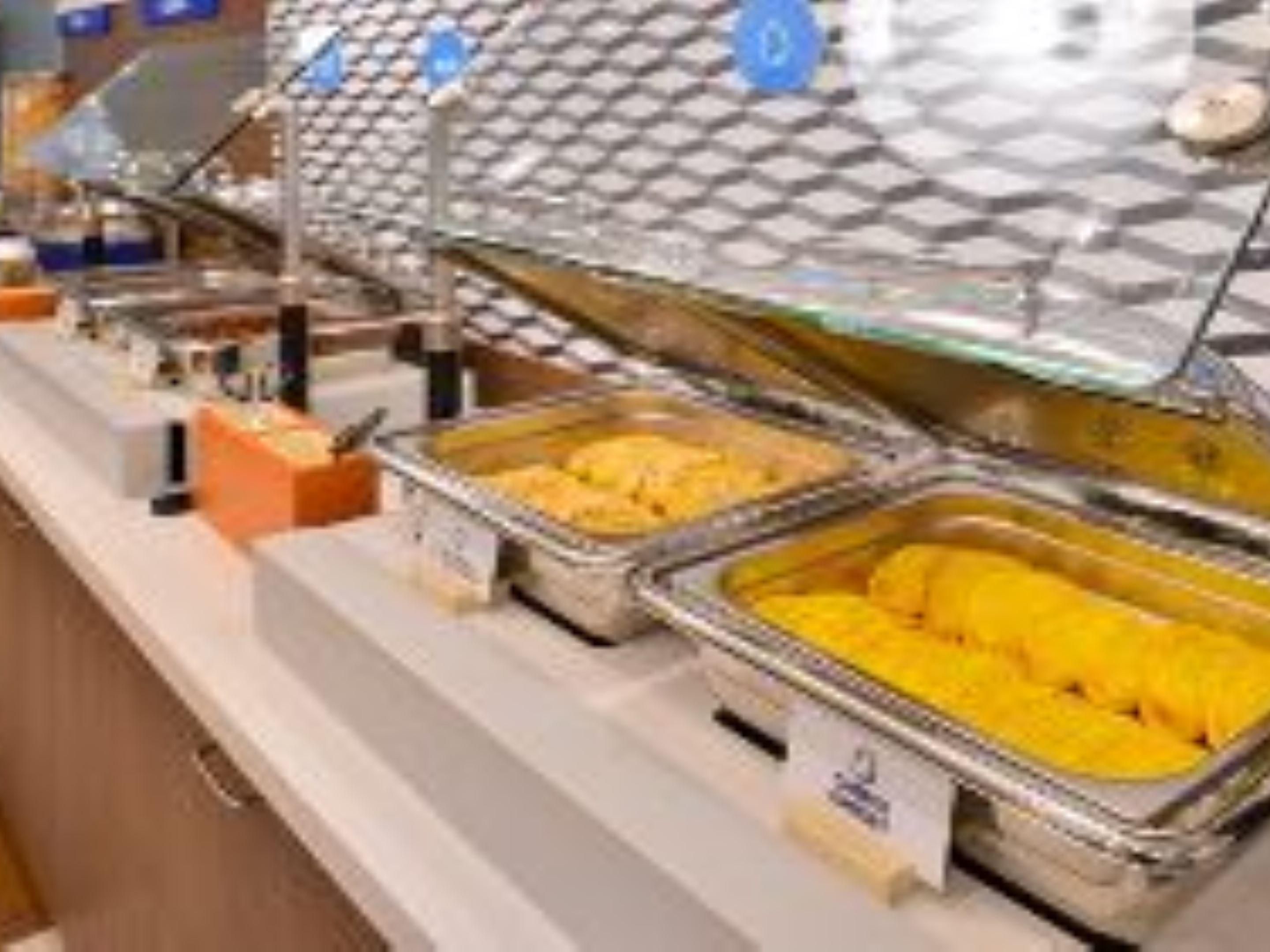 Whether you are visiting for pleasure or business the Holiday Inn Express & Suites Pigeon Forge Near Dollywood provides a friendly atmosphere with rooms to relax. We have a delicious full breakfast each morning to get your day off to a great start. Relax and recharge in indoor pool and hot tub or our outdoor pool with kiddie pool.