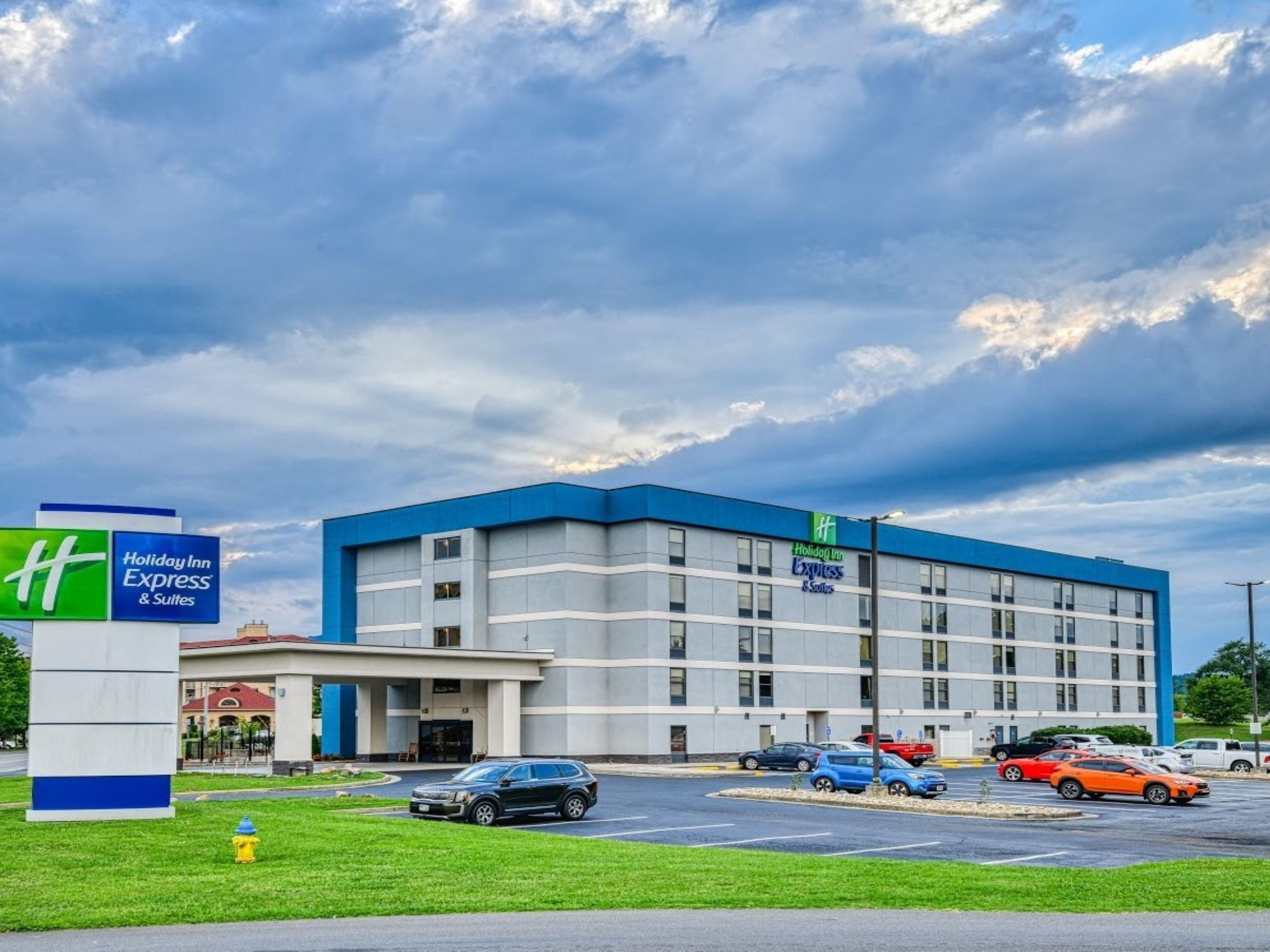 Located one block from the Sunlight Diner in Pigeon Forge