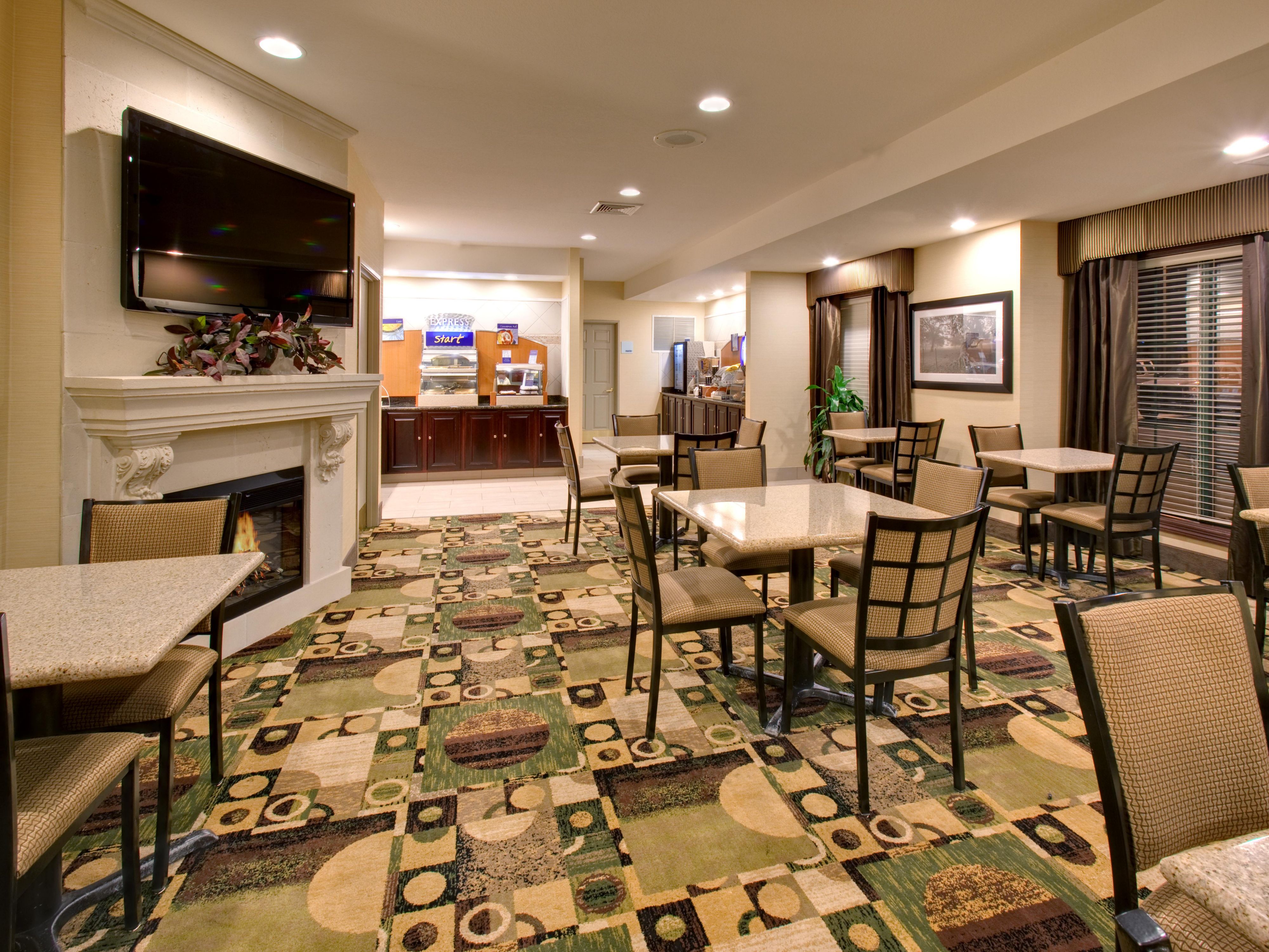 The Holiday Inn Express offers one of the best breakfast buffets in the area. Enjoy both hot and cold items each day. Hot items include veggie and cheese omelets, scrambled eggs, crispy bacon, sausage, turkey sausage, fluffy pancakes, and gooey cinnamon buns.