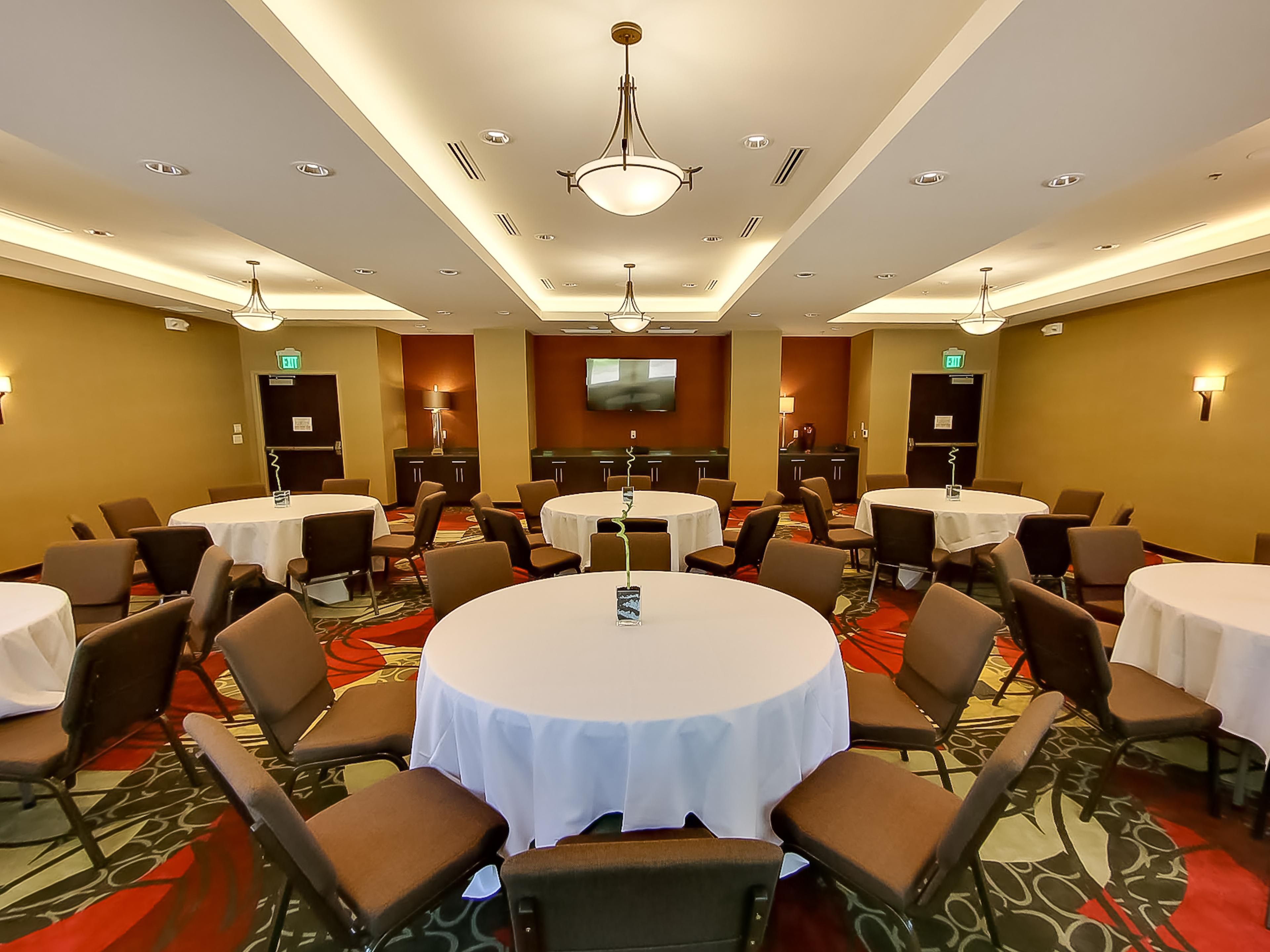 Host your next banquet, social event, or meeting in our beautiful event space.   Our banquet space accommodates up to 60 people banquet style.   Spacious pre-function area is great for cocktail receptions with our beer, wine, and liquor service.   Host your Rehearsal Dinner, Team Event, Shower, and more at our banquet and event venue.