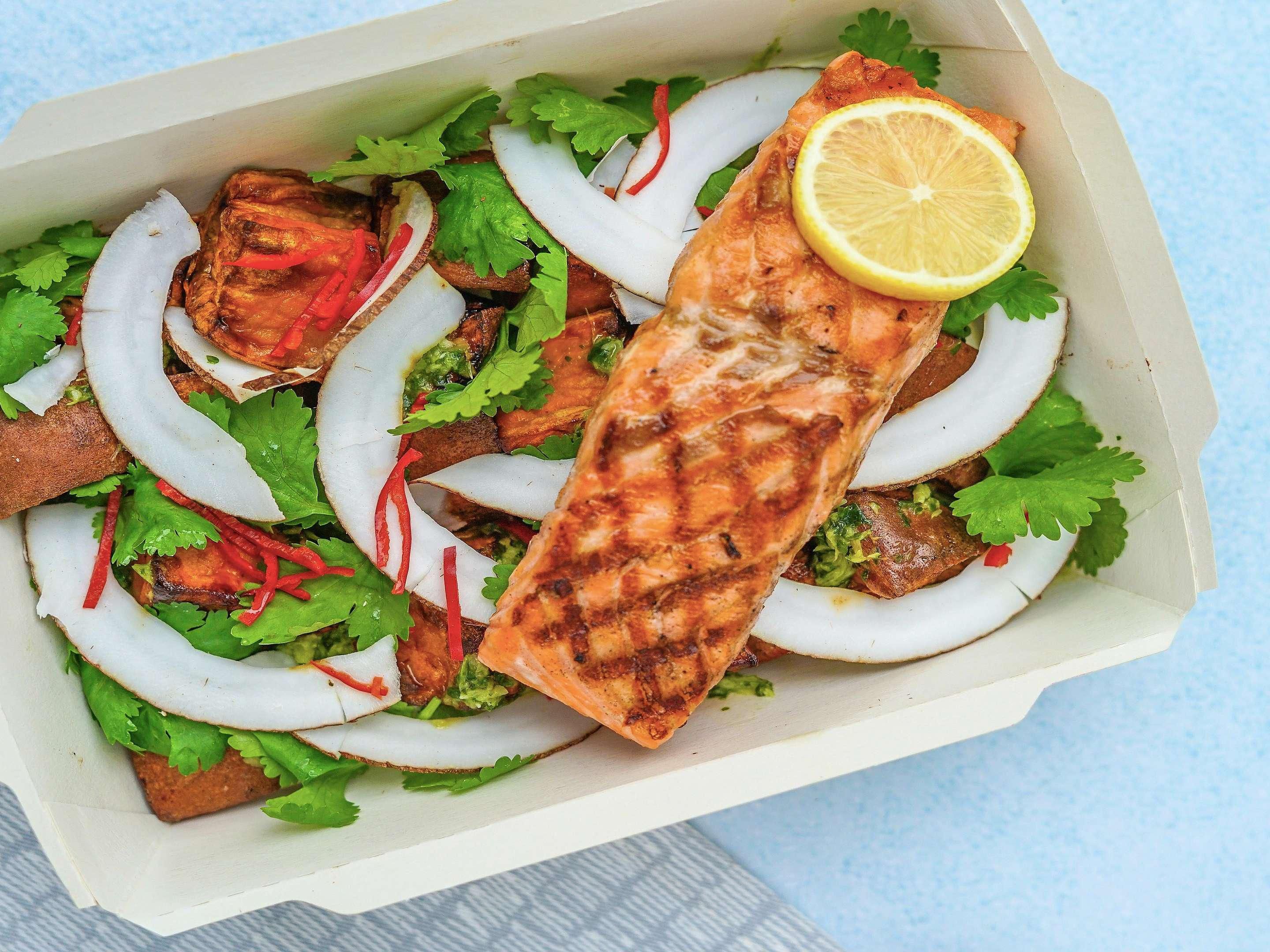 Portland famous Food Trucks are minutes away from our hotel. Stay with us and get your Porlandia experience, a great way to dine. 