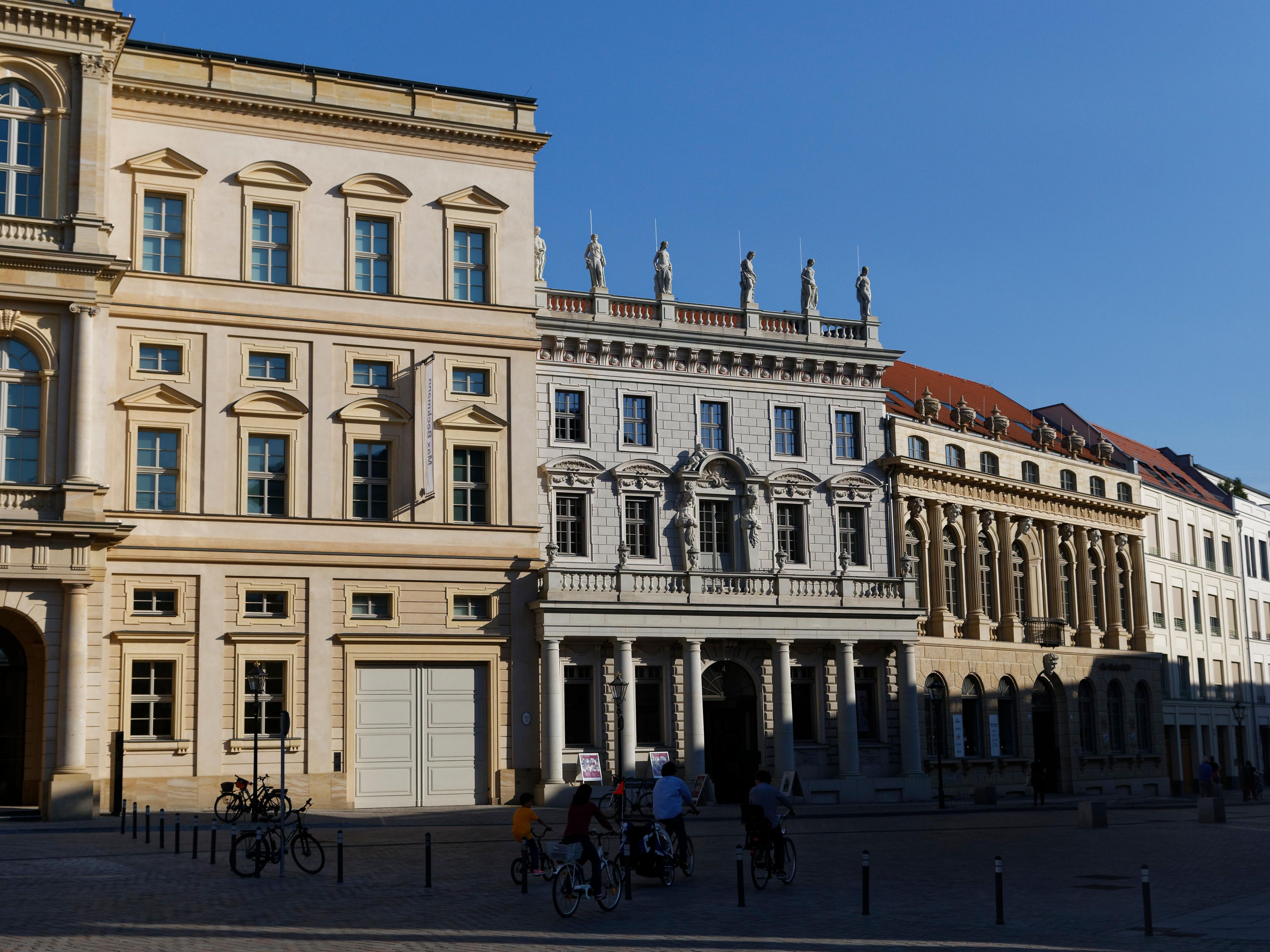 Situated directly in the city center, our hotel is just a 10-minute walk from the main train station. Bus and tram stops are right by the hotel, providing easy access to explore Potsdam and its beautiful surroundings.