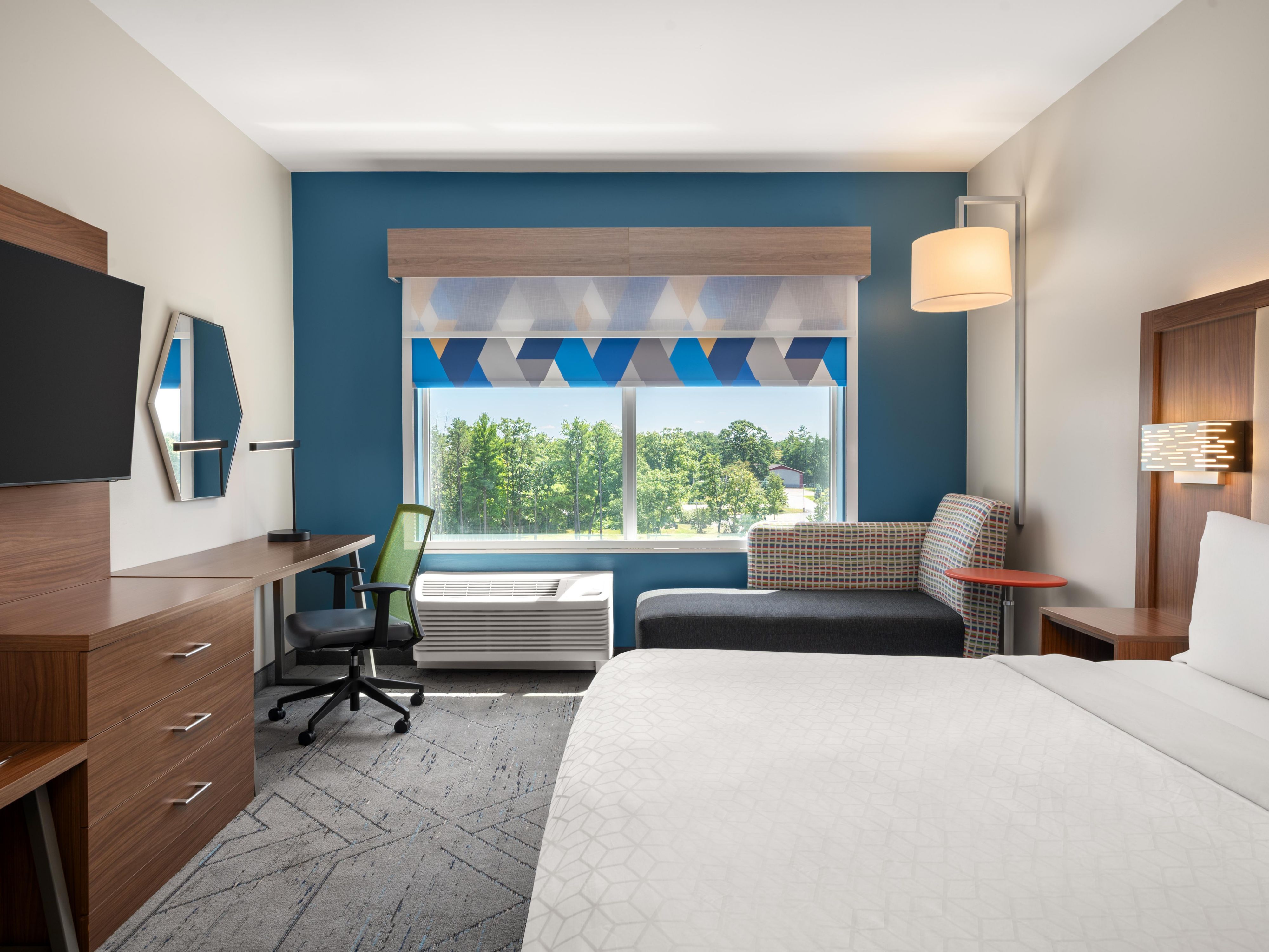 Guest room with king bed