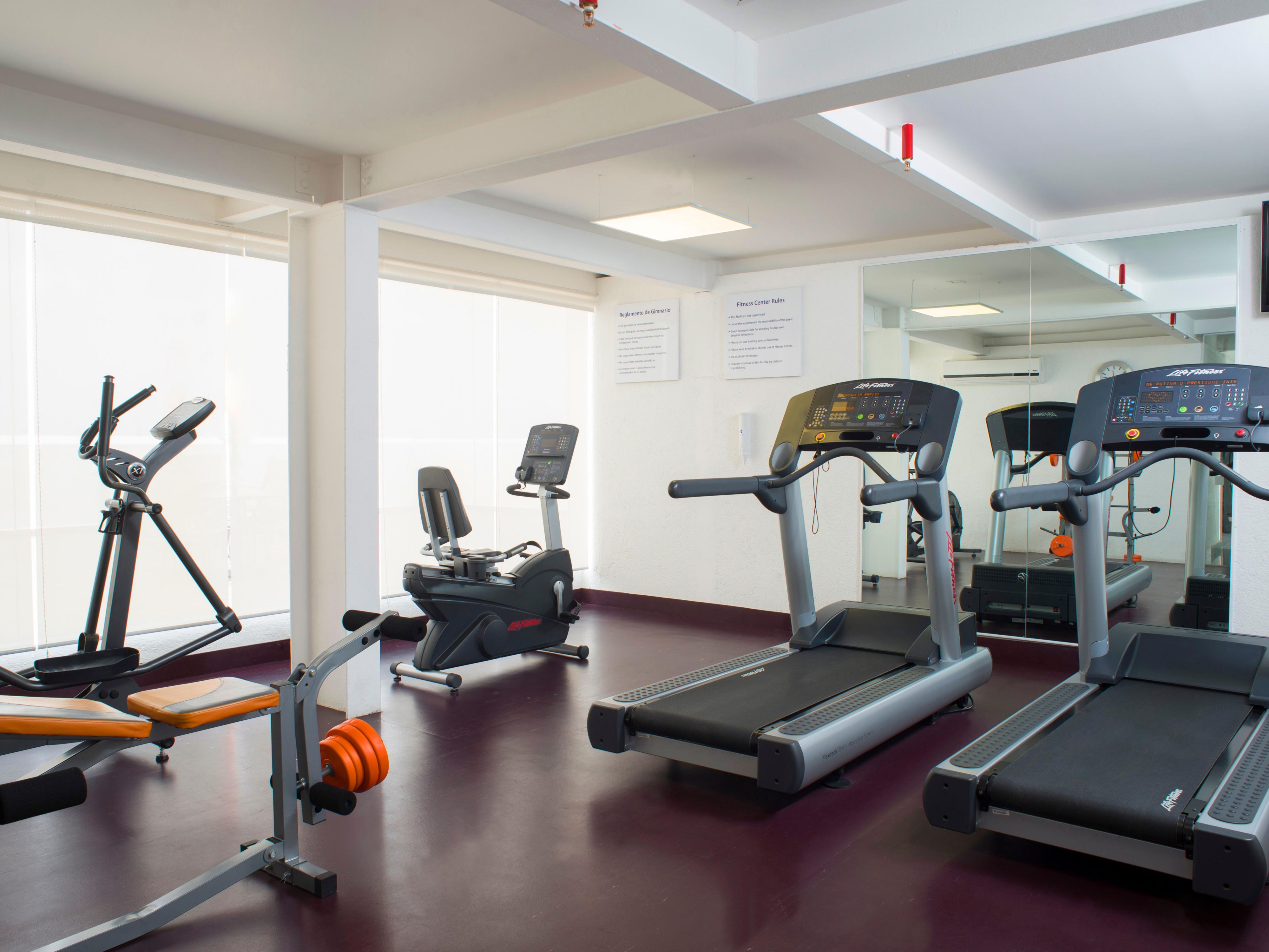 We know how important is to be connected; that is why we offer high quality free Wi-Fi access in all hotel areas,  as well as 24 hours room service, business center, and gym.

Delicious complimentary buffet breakfast to delight our guests and high quality service is what distinguishes us.