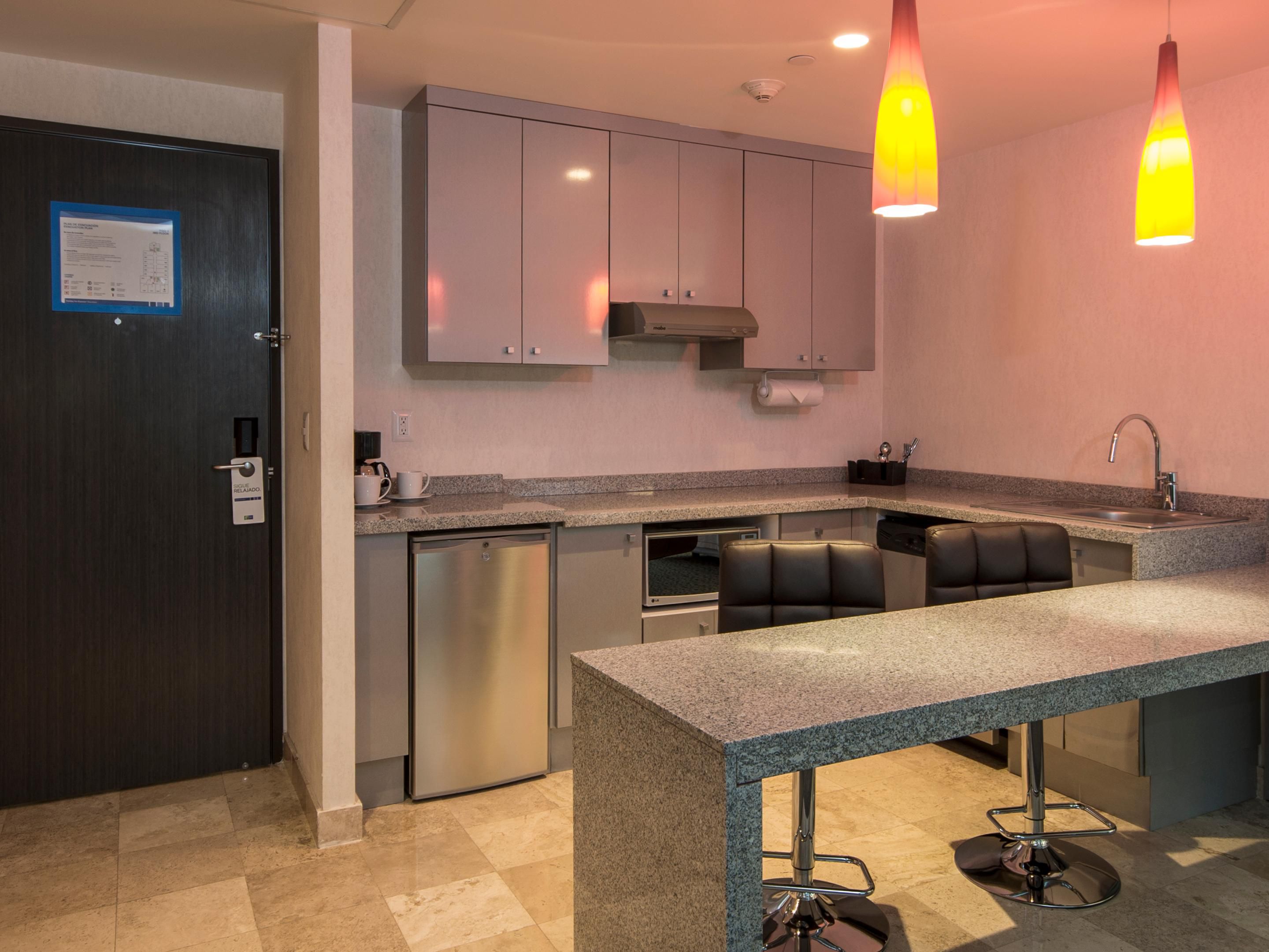 We provide the most spacious rooms and suites in the city to offer a pleasant experience of comfort and rest; all suites have an equipped kitchenette.

Please  ask front desk for availability.