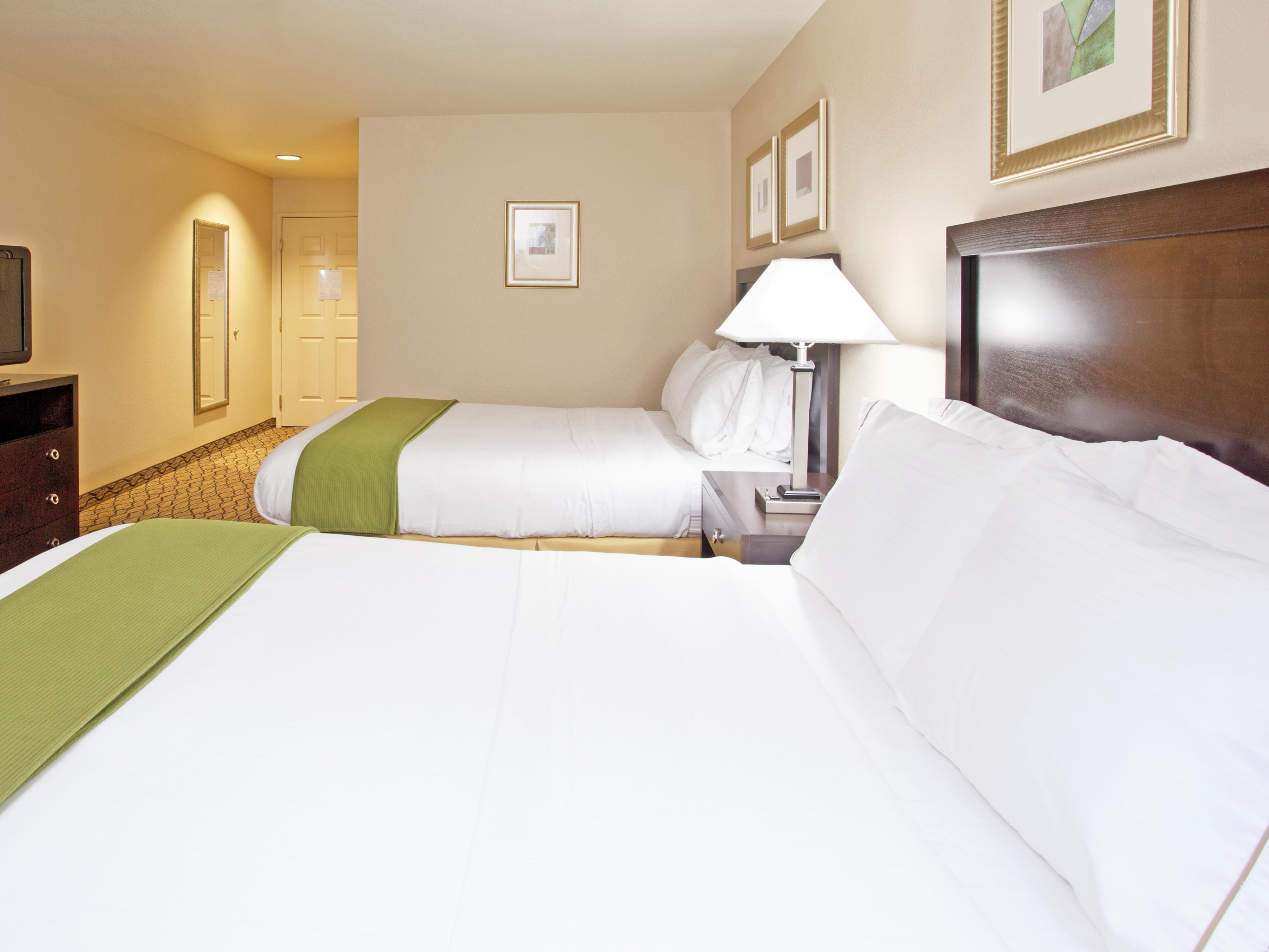 Queen Bed Guest Rooms offer Keurig coffee makers just for you!