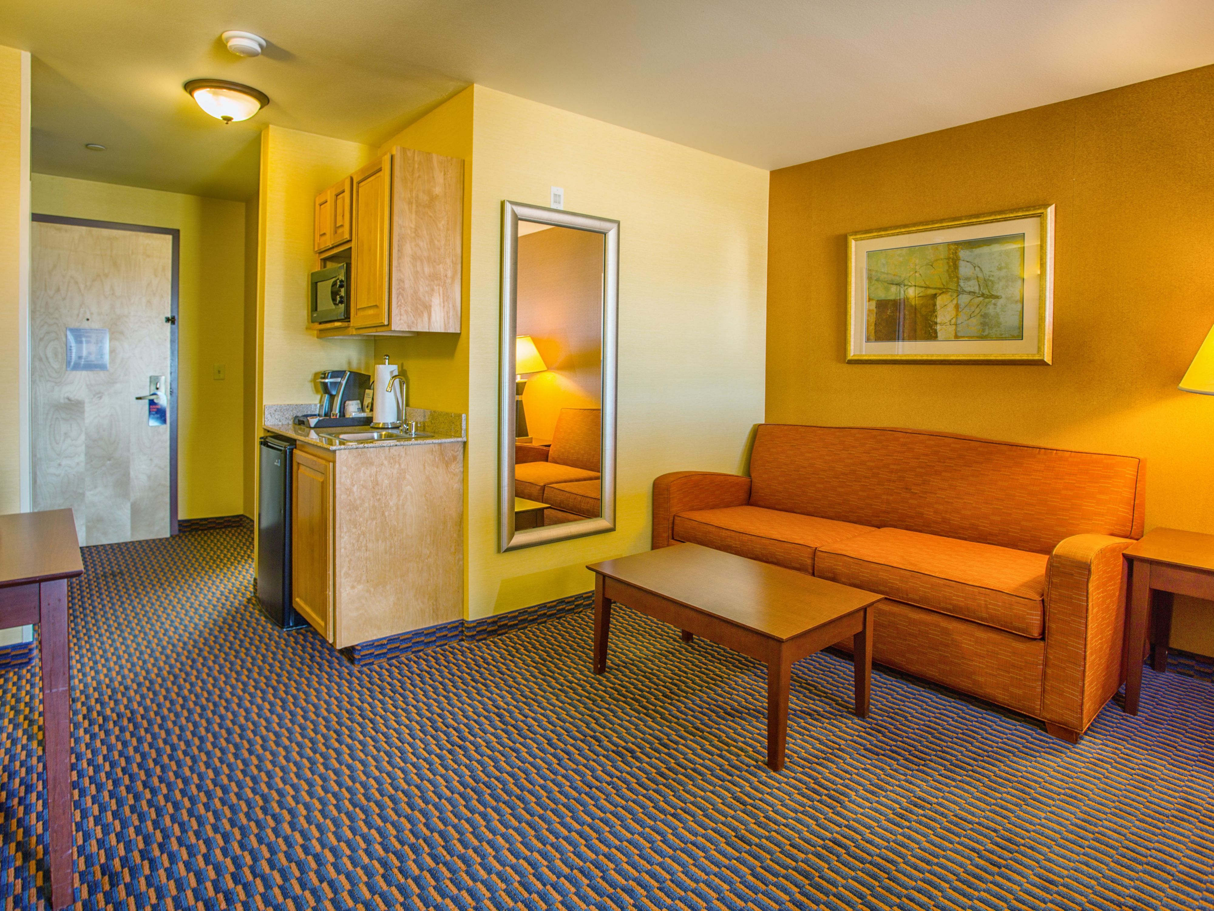 Discover unrivaled convenience and flexibility with our adjoining rooms, perfect for families and groups. Enjoy the privacy of separate spaces while staying connected with loved ones. Whether you're traveling for business or leisure, our adjoining rooms offer the perfect blend of comfort and convenience for a memorable stay.