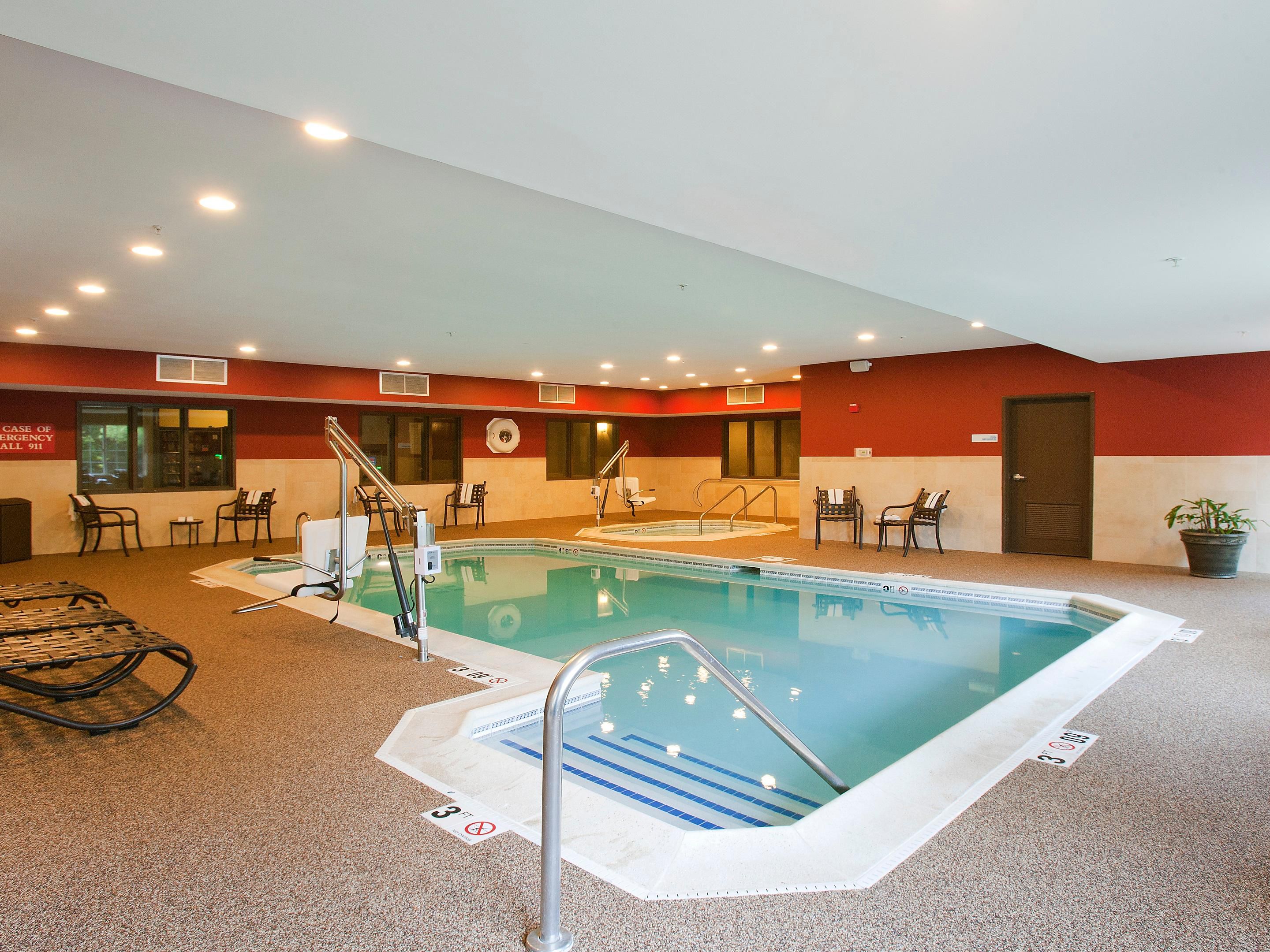 Open year-round from 6:00 AM to midnight, our indoor pool and jacuzzi offer the perfect setting for relaxation or recreation. Swim laps, make a splash, or soak your stress away in the jacuzzi after a long day. Whatever you like to do, our pool area is designed just for you!