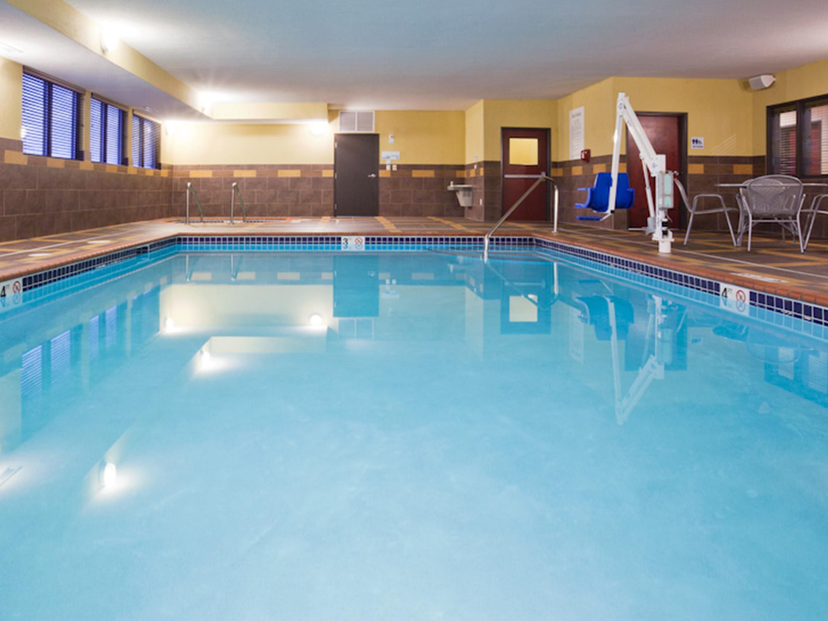 Rochester MN Holiday Inn Express Pool