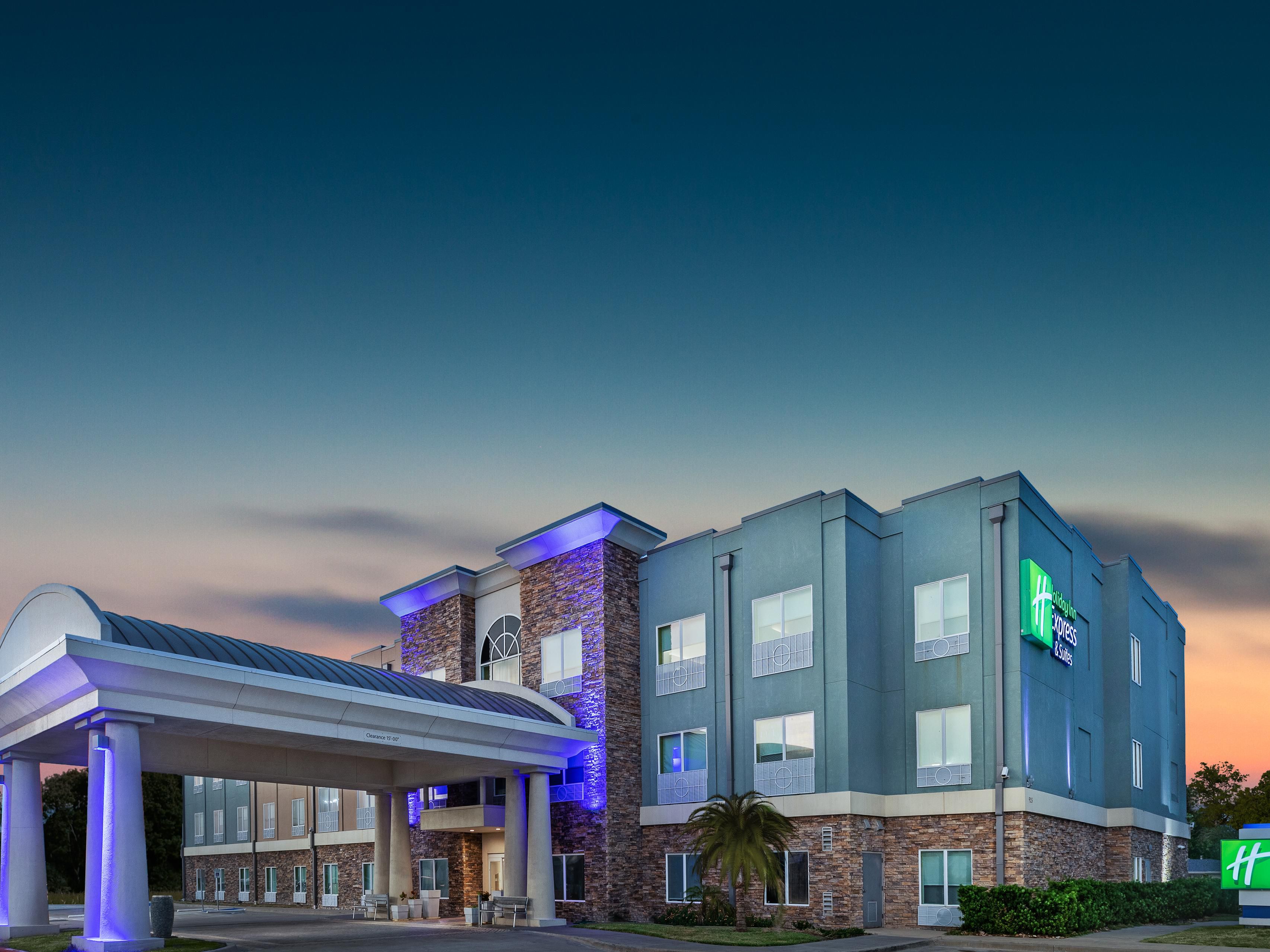 Best hotel to stay in Rockport, TX near the beach.