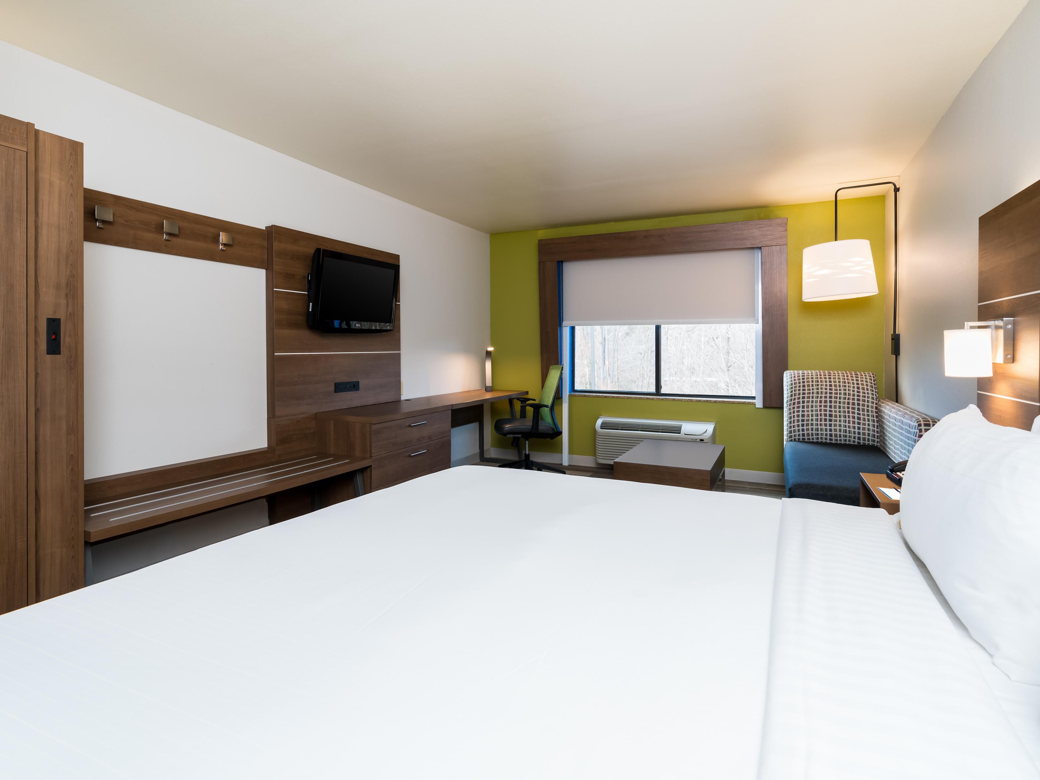 1 King Bed Nonsmoking