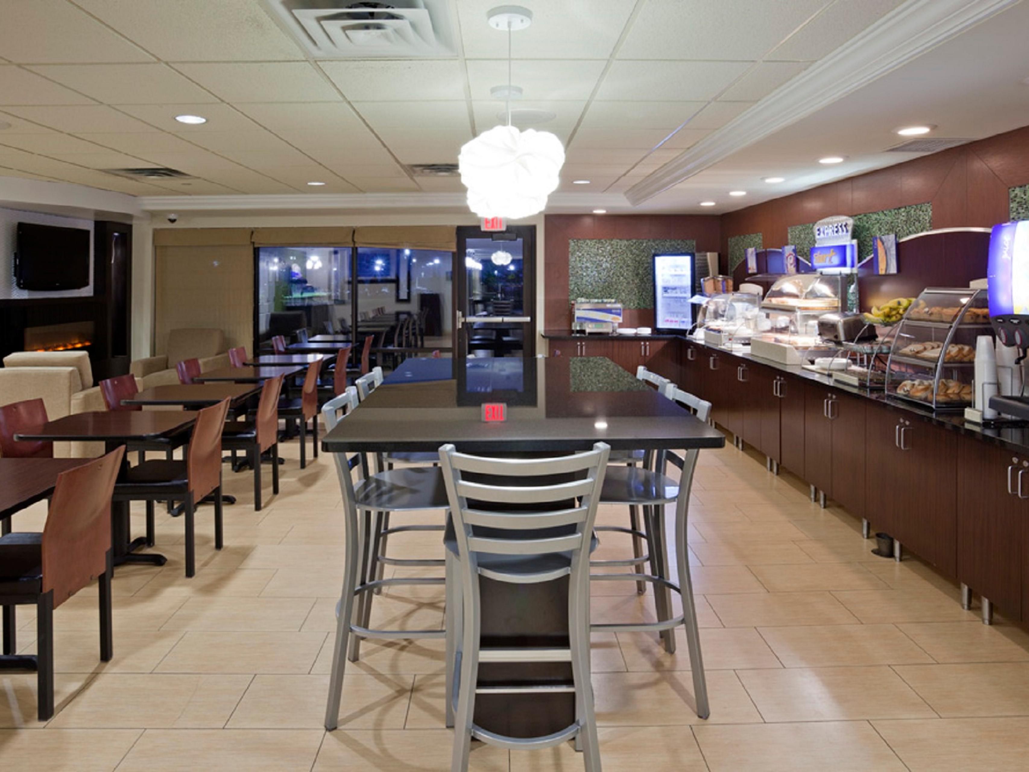 At the Holiday Inn Express and Suites Rogers we have a complimentary, hot breakfast waiting for you every morning. There's a whole buffet full of offerings sure to please everyone. Our Express Start Breakfast is the perfect way to begin your day.
