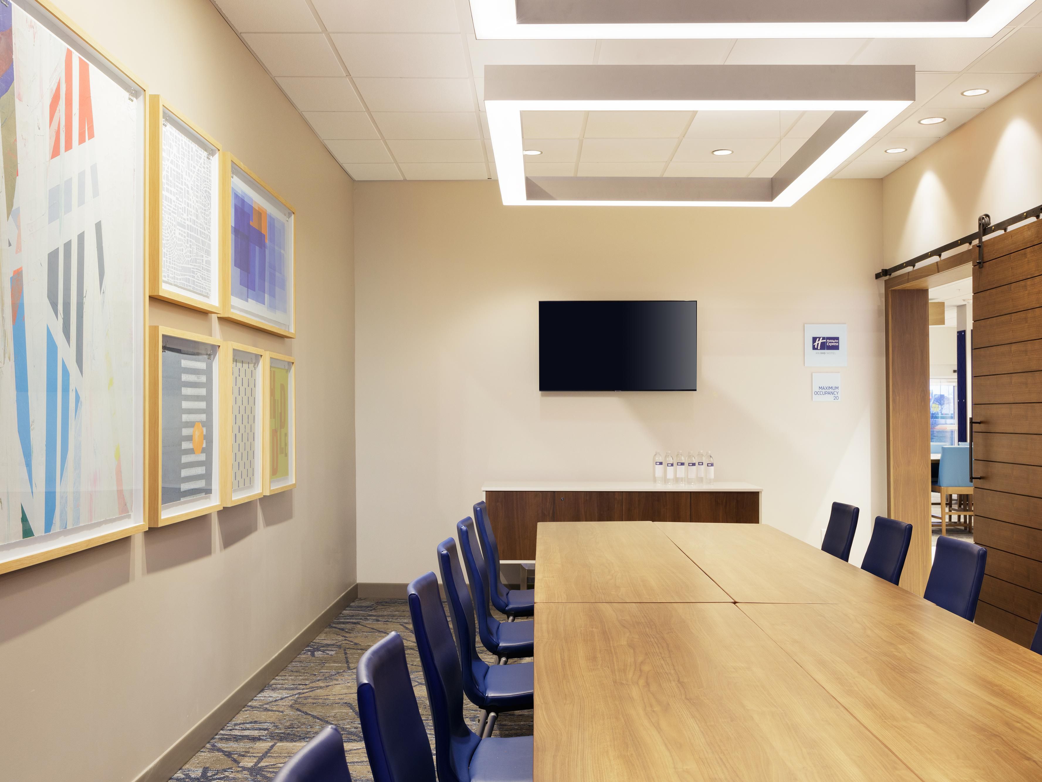 Elevate your event at our hotel with a modern meeting room designed for productivity and comfort. Perfect for small meetings, trainings, or gatherings, the space accommodates up to 25 guests. Contact us today to request a quote and start planning your successful event!