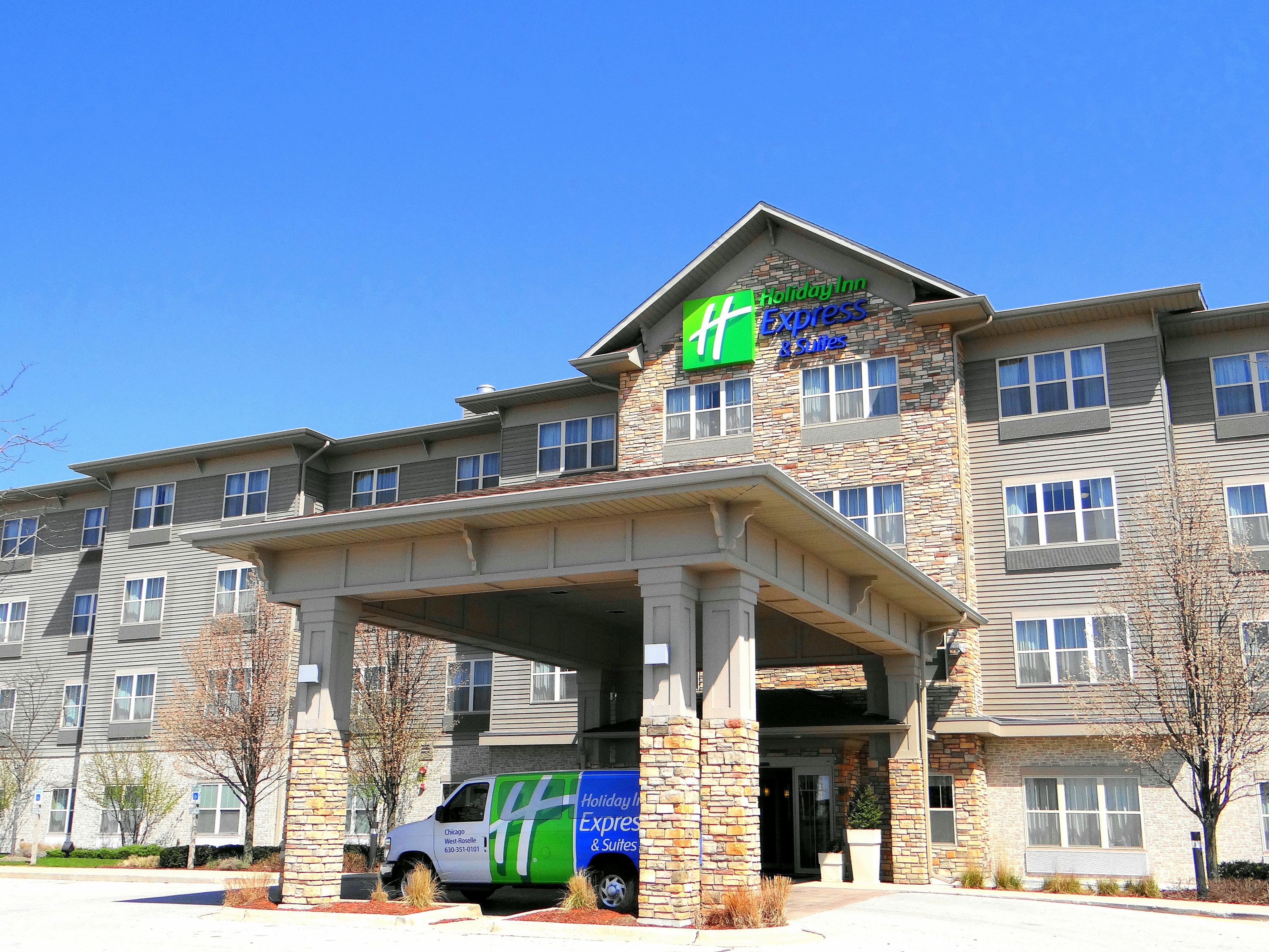 Holiday Inn Express & Suites near Woodfield Mall & Legoland