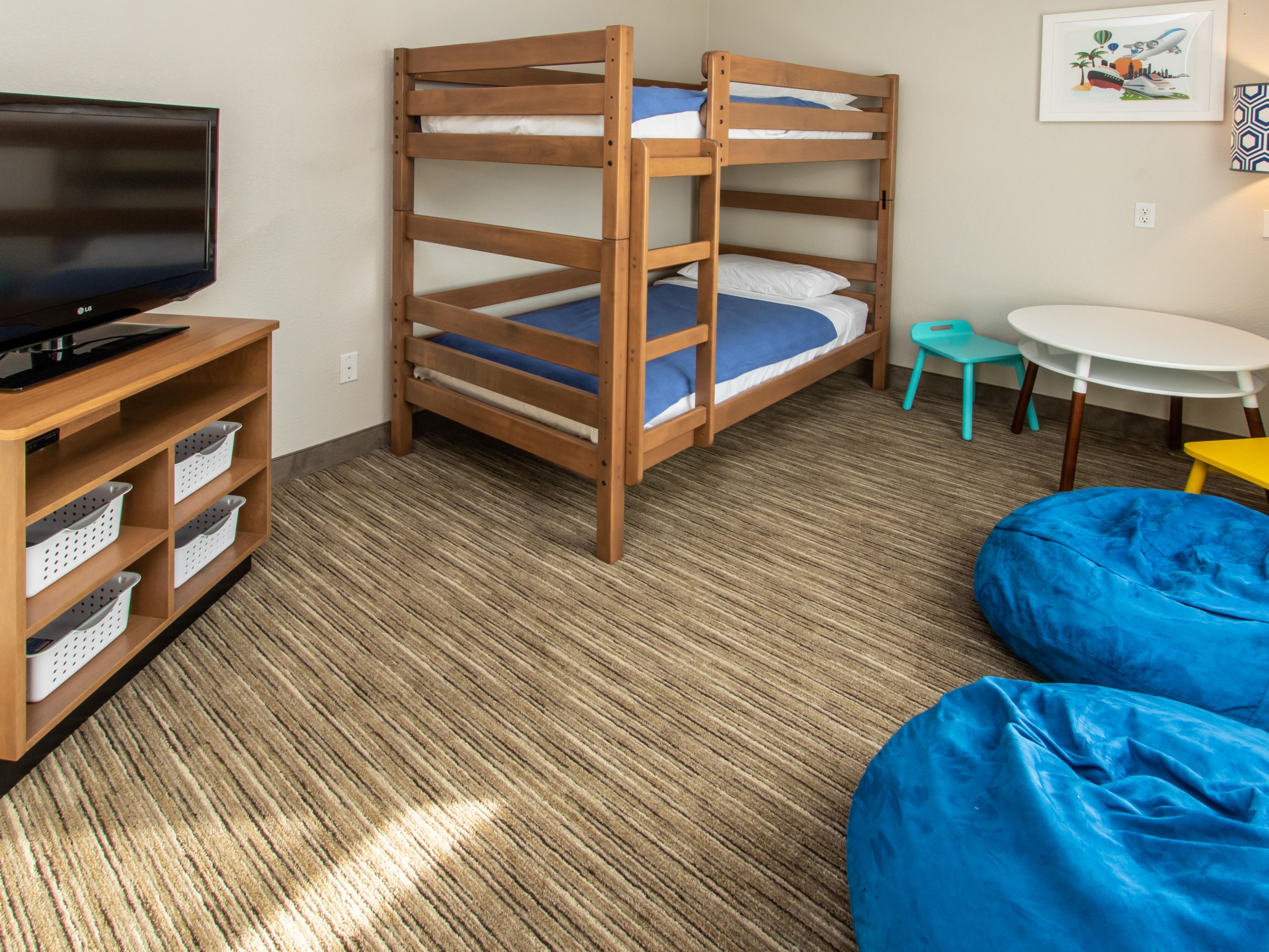 Family vacation? We have the perfect room for you. Call in and ask about our family suites.
Two different layouts - 1 King bed with a set of bunk beds and 2 Queen beds with bunk beds.
2 TV's ins every room, refrigerator & microwave, full hot breakfast buffet every morning.